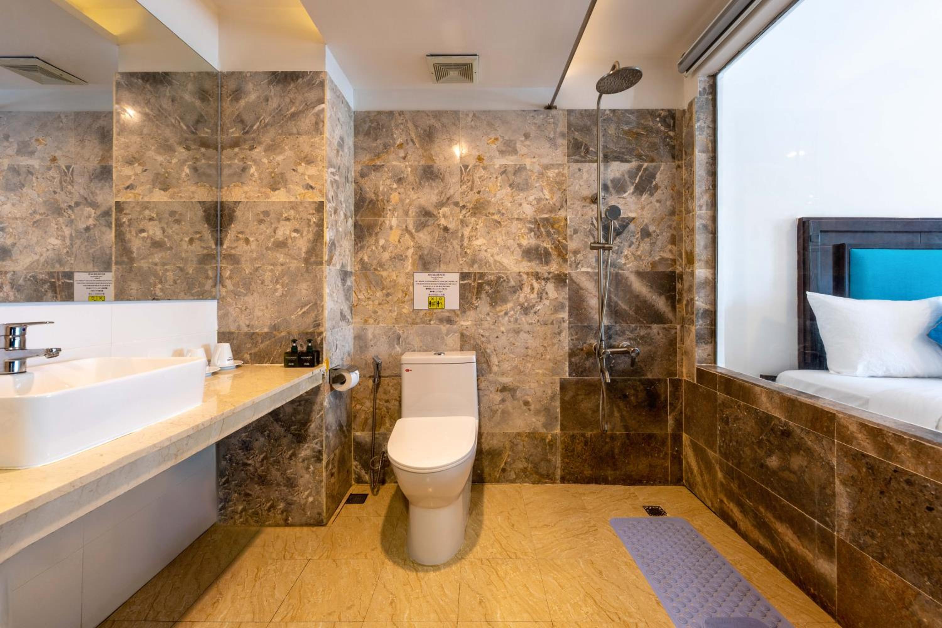 Deluxe Double Room with River View photo 3