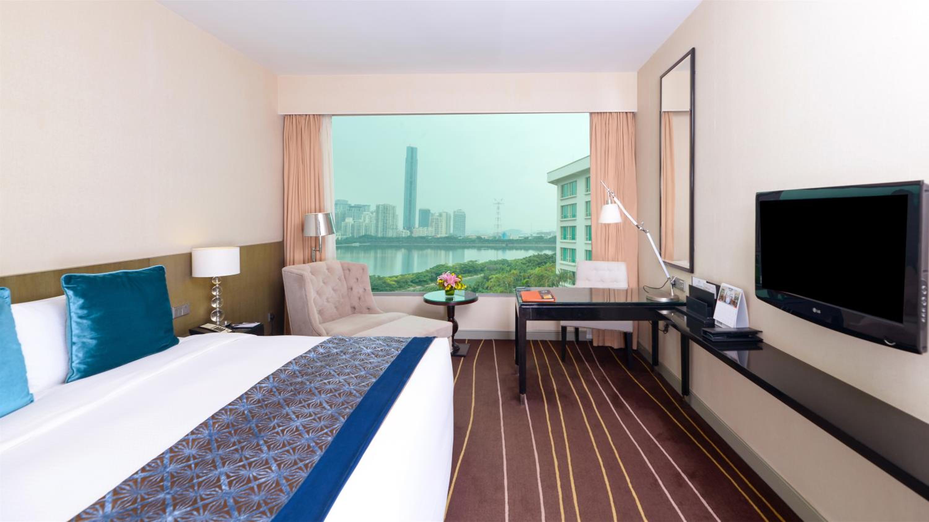 Deluxe Lake View King Room - Photo 1