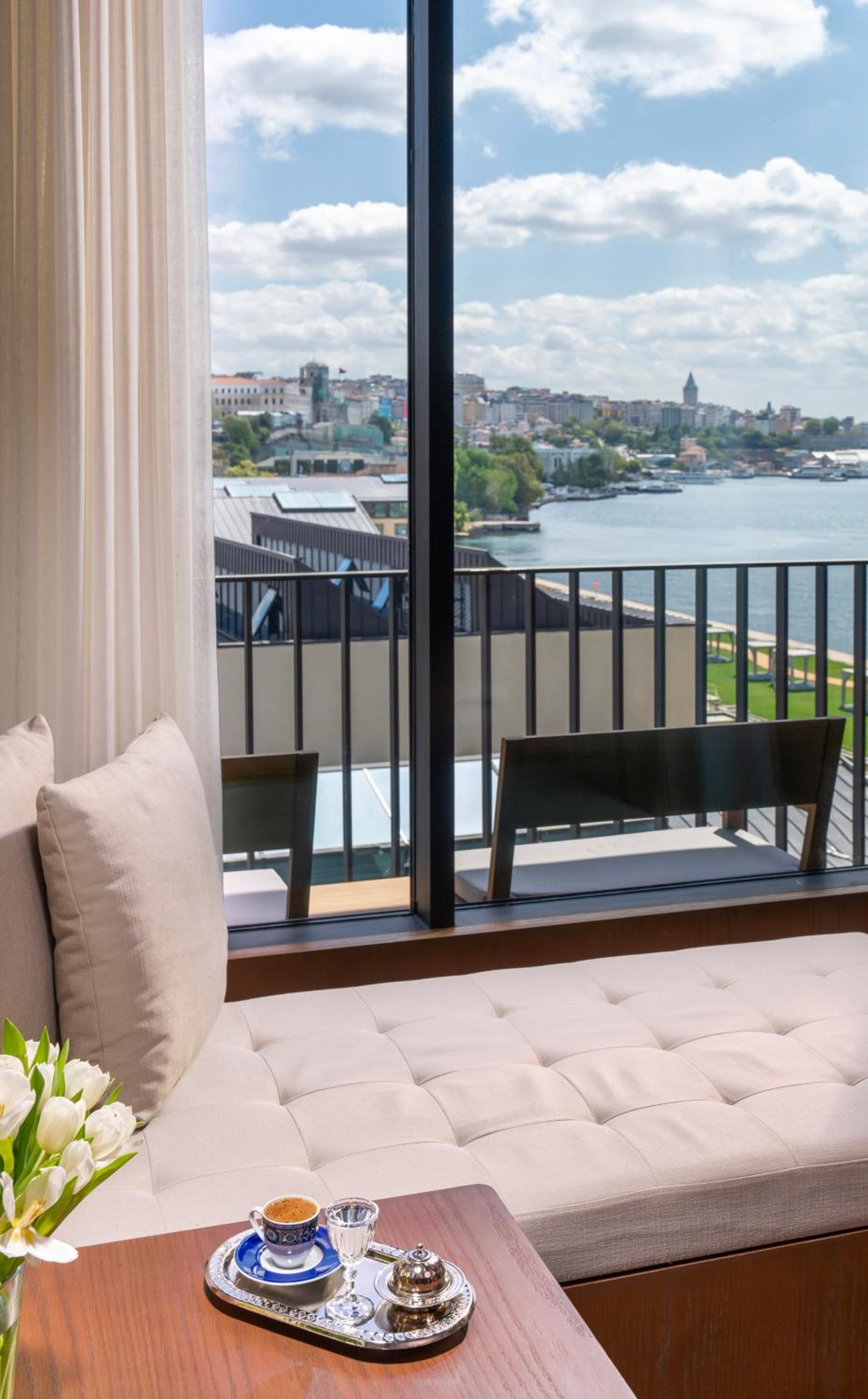 One-Bedroom Premium Suite with Sea View and Balcony - Nickelodeon Play Access photo 3