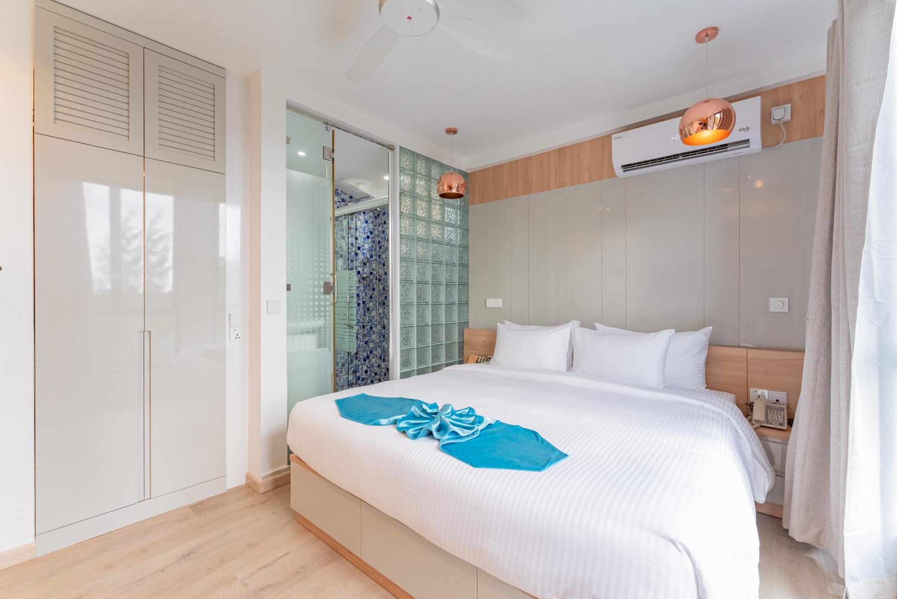 Deluxe King Room photo 1