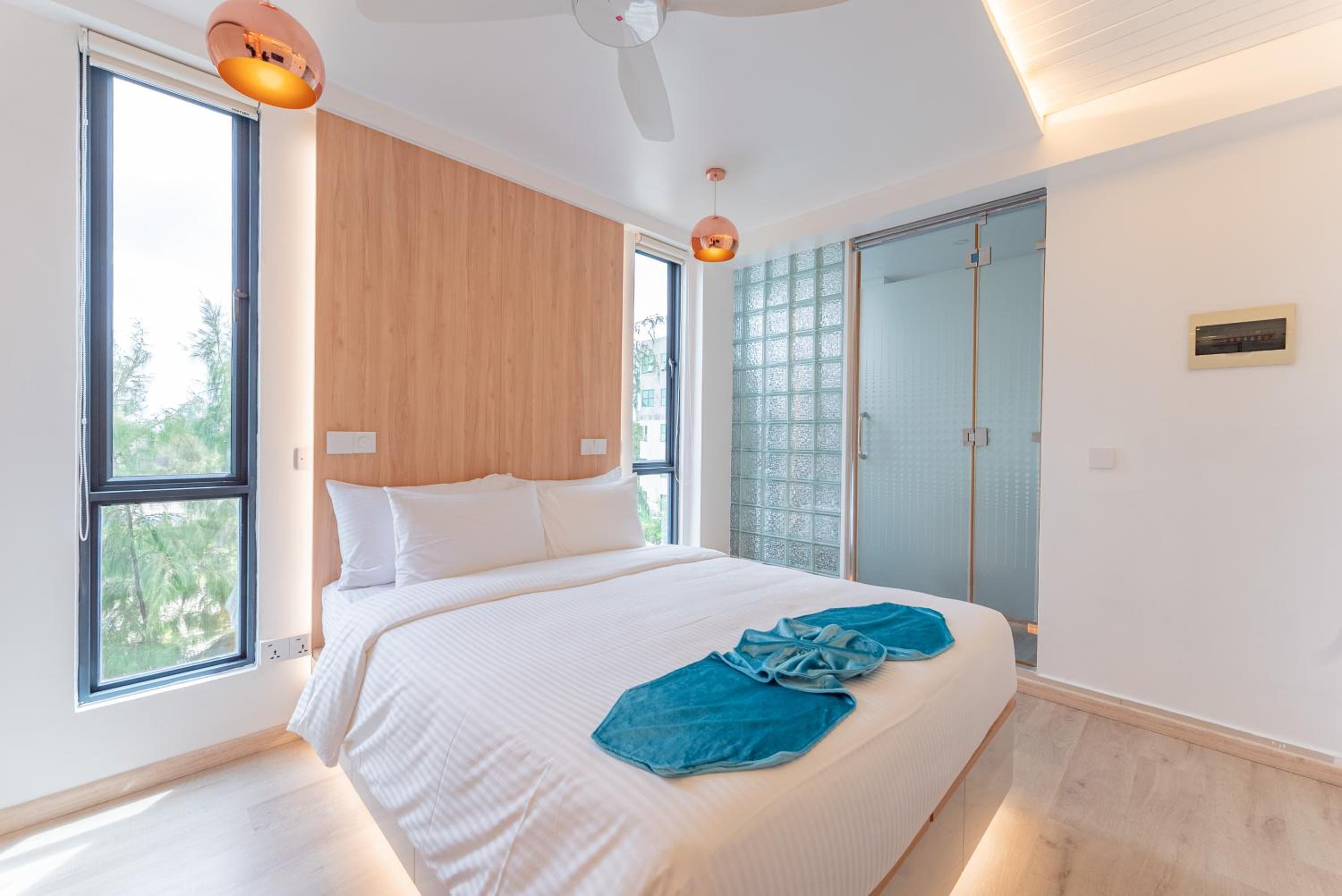 Deluxe King Room photo 2