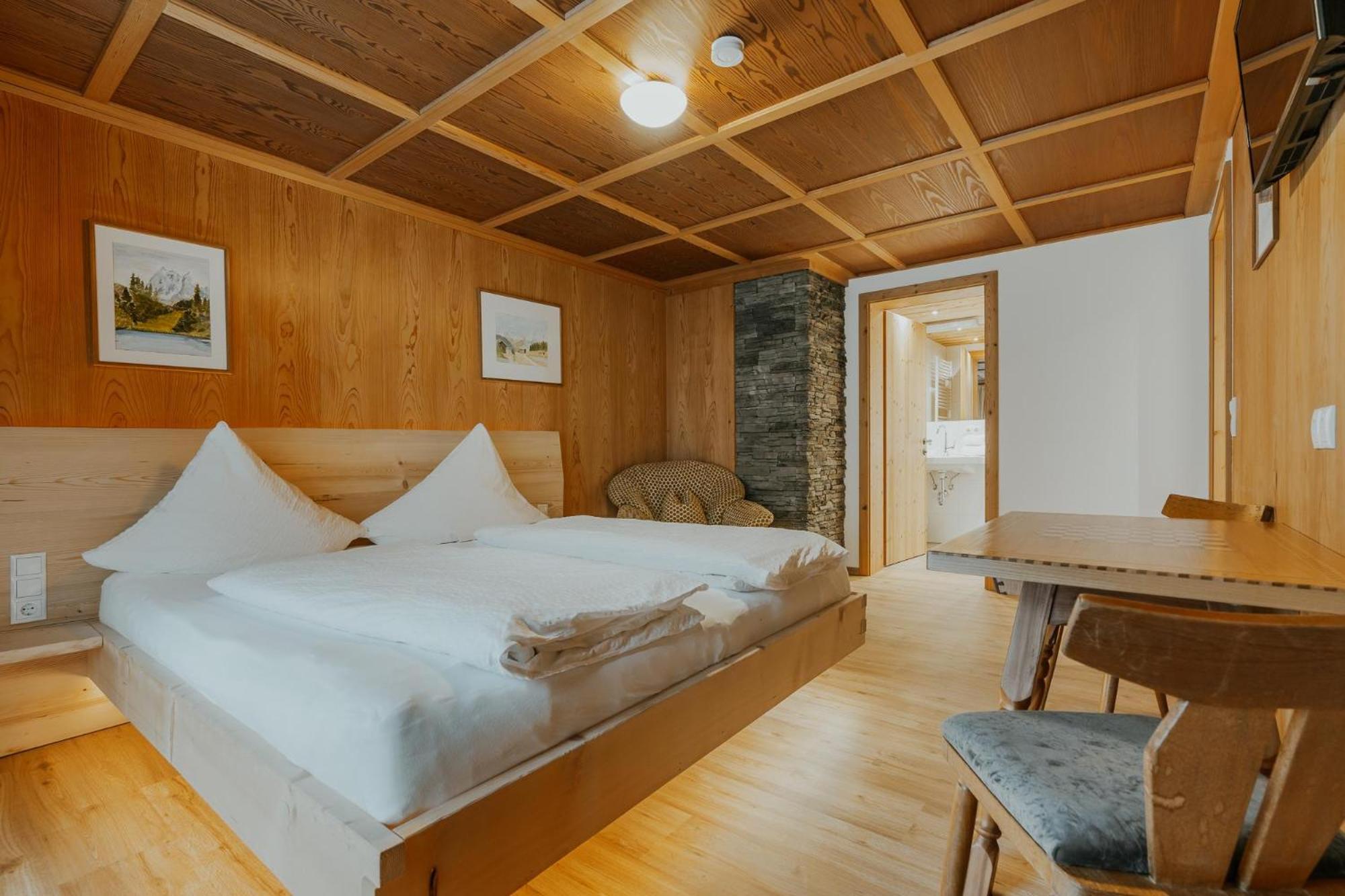 Two-Bedroom Apartment with Shower  photo 1