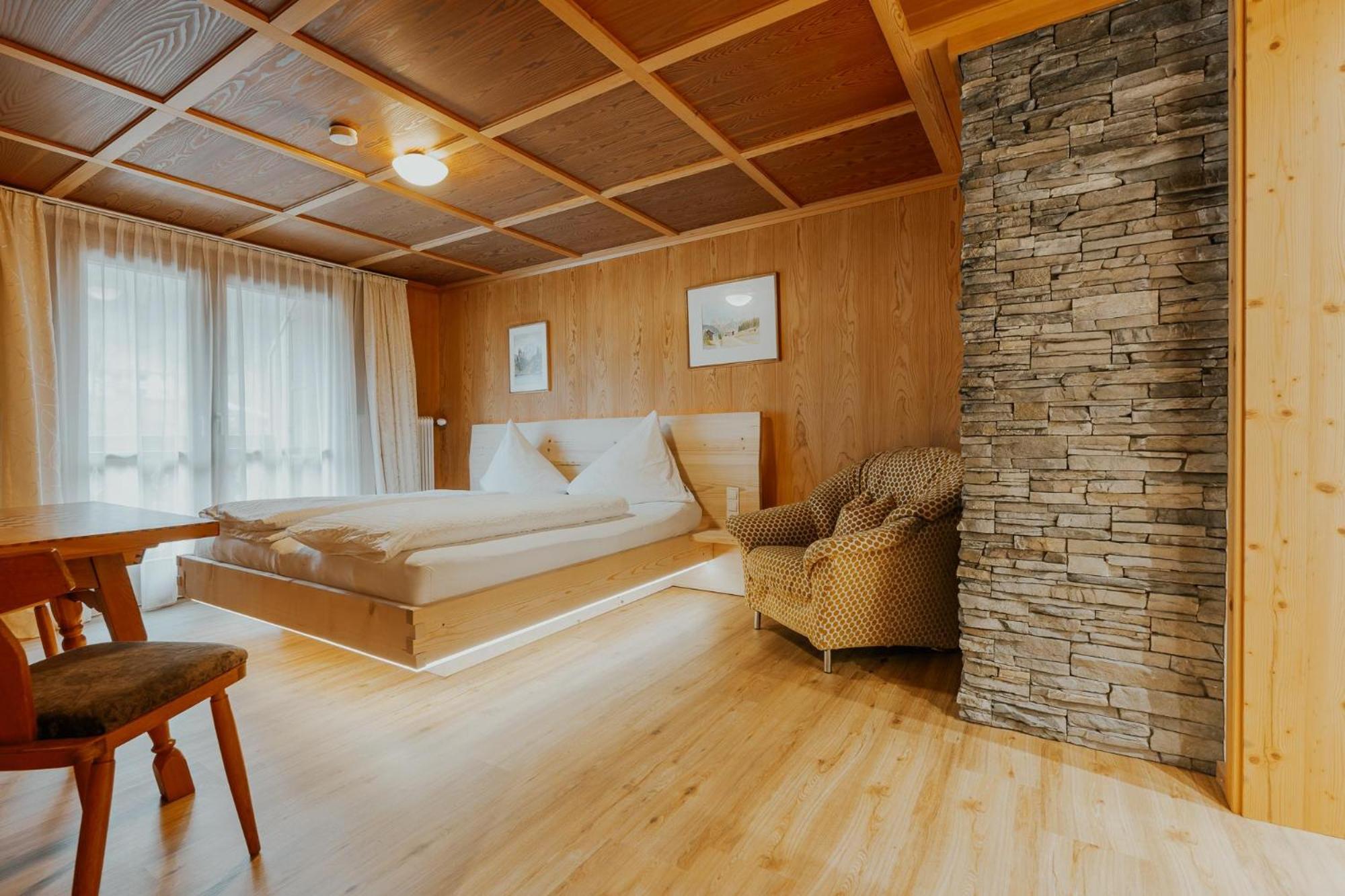 Two-Bedroom Apartment with Shower photo 3