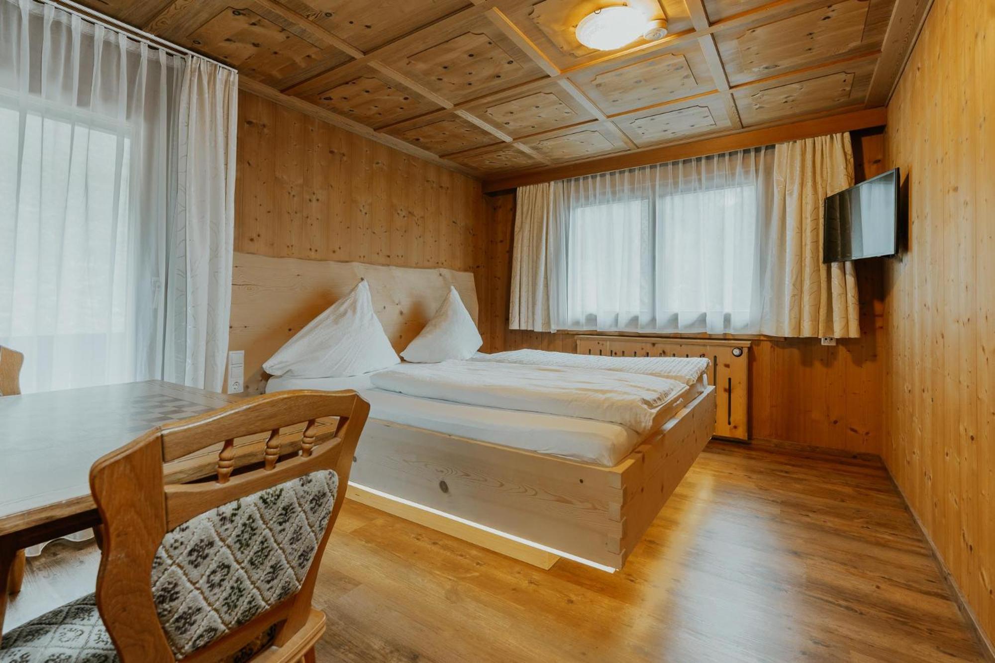 Two-Bedroom Apartment with Shower  photo 3