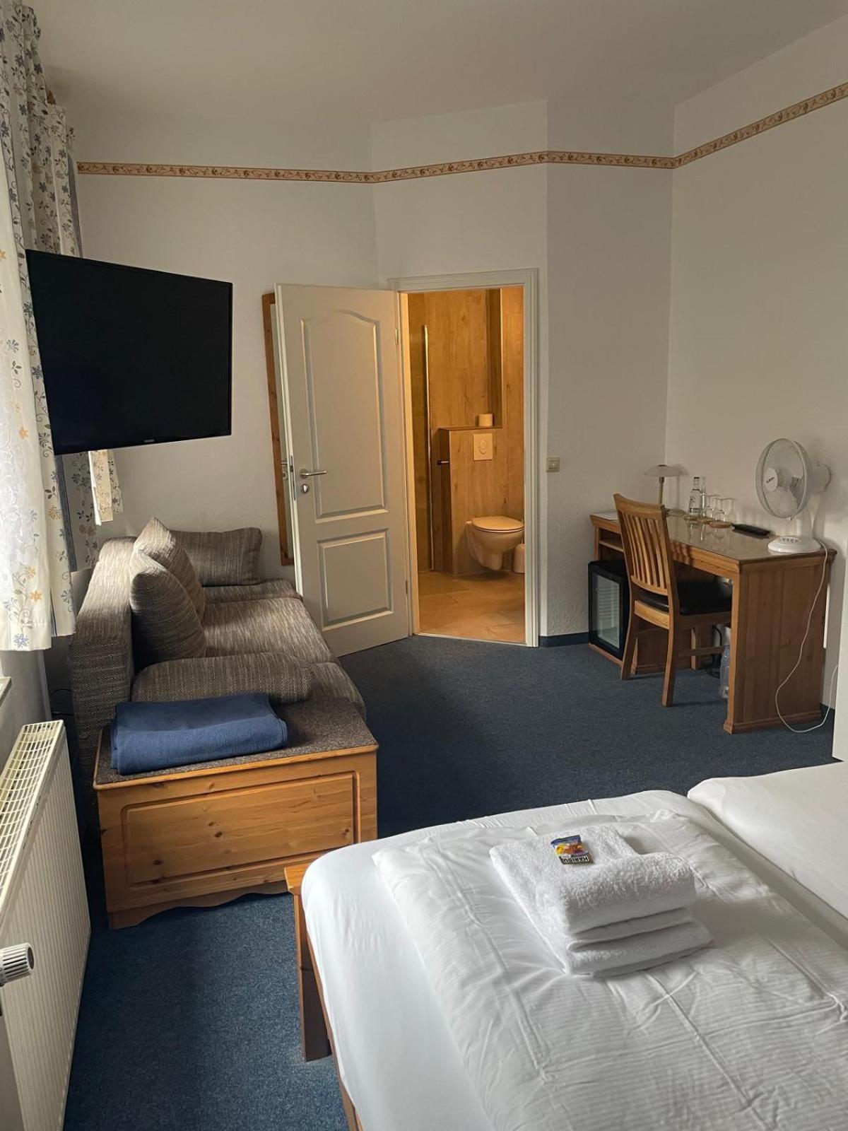 Double Room with Private Bathroom photo 3