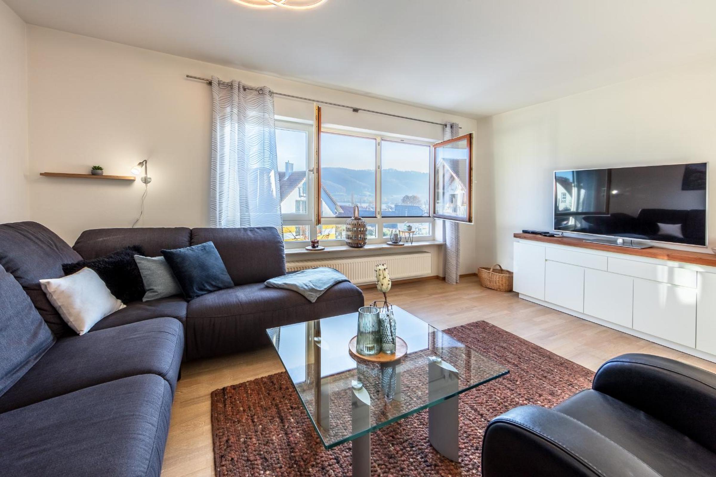 Three-Bedroom Apartment with Lake View