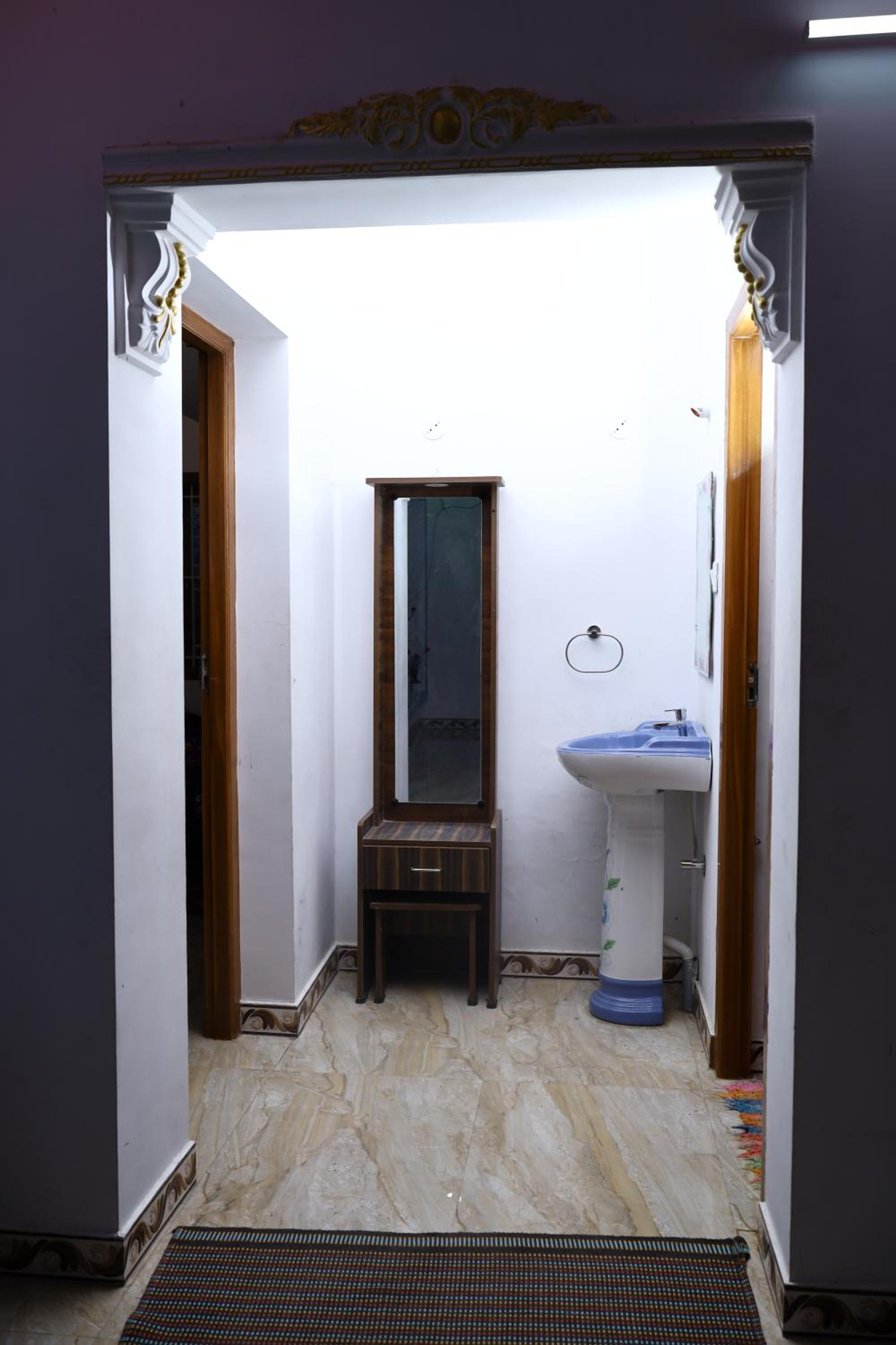 Family Room With Shared Bathroom photo 1