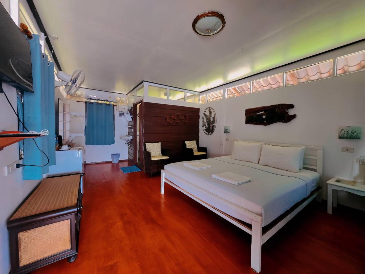 Deluxe Bungalow with Sea View - Photo 8