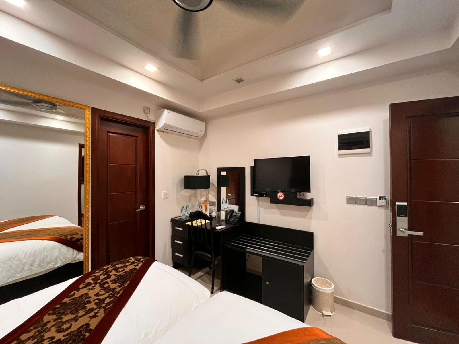 Deluxe Twin Room - Photo 8
