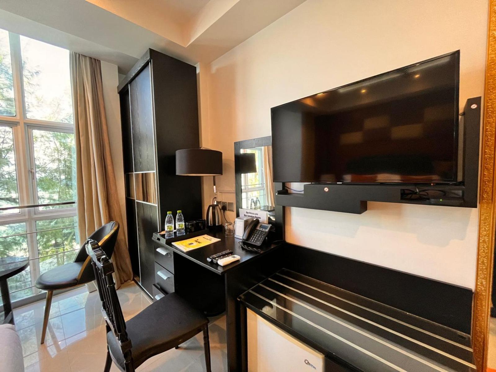 Deluxe Double Room with Sea View - Photo 11