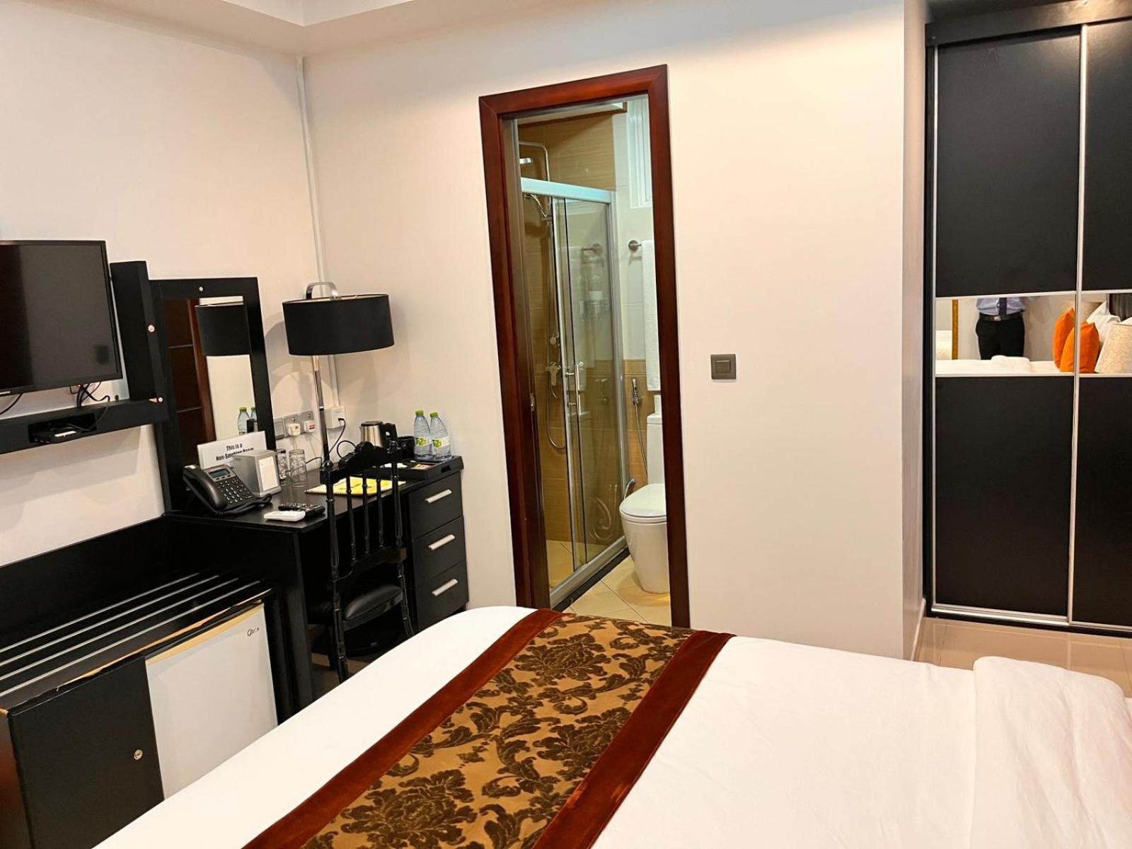 Deluxe Double Room - Photo 15