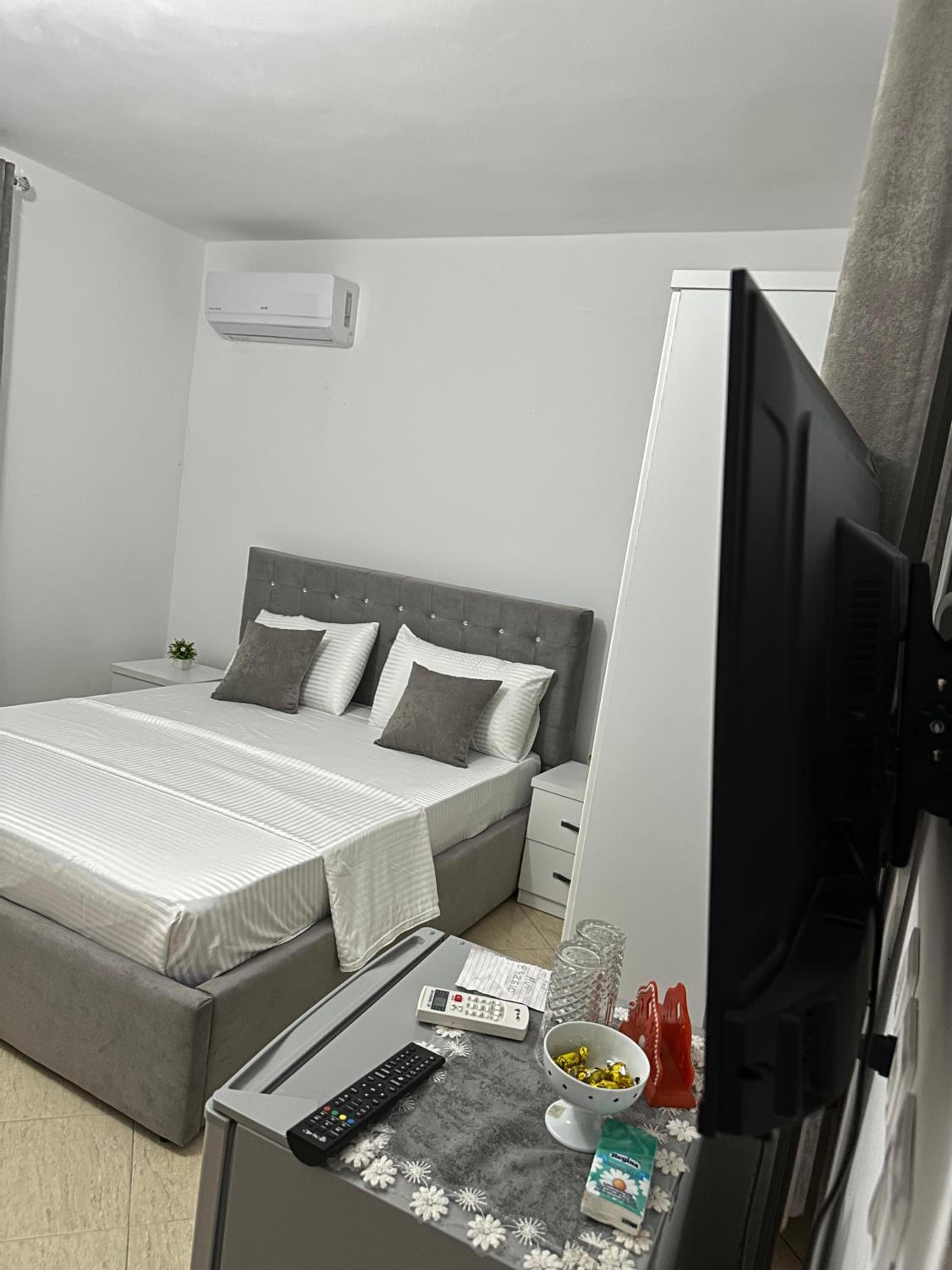 One-Bedroom House photo 1