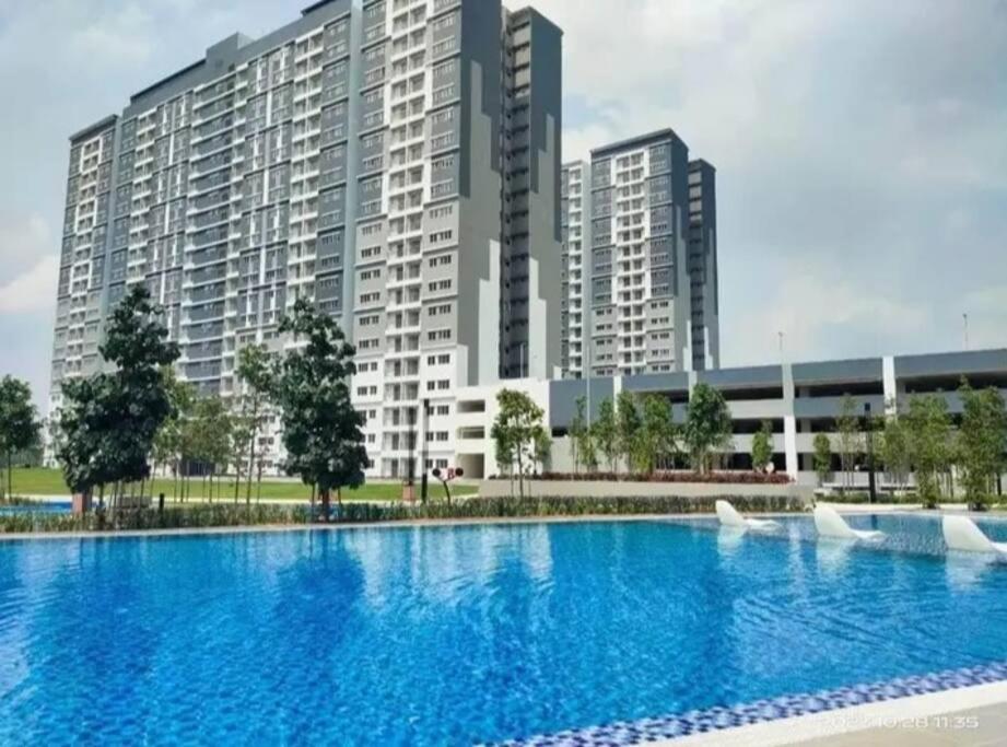 Three-Bedroom Premium Apartment with Balcony photo 1