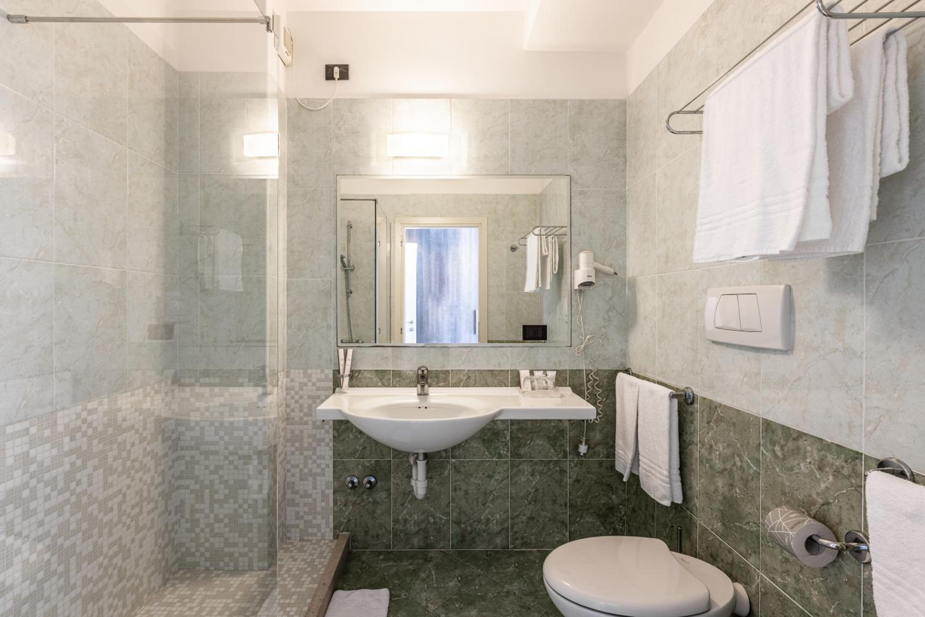 Suite with Sea View - Photo 6