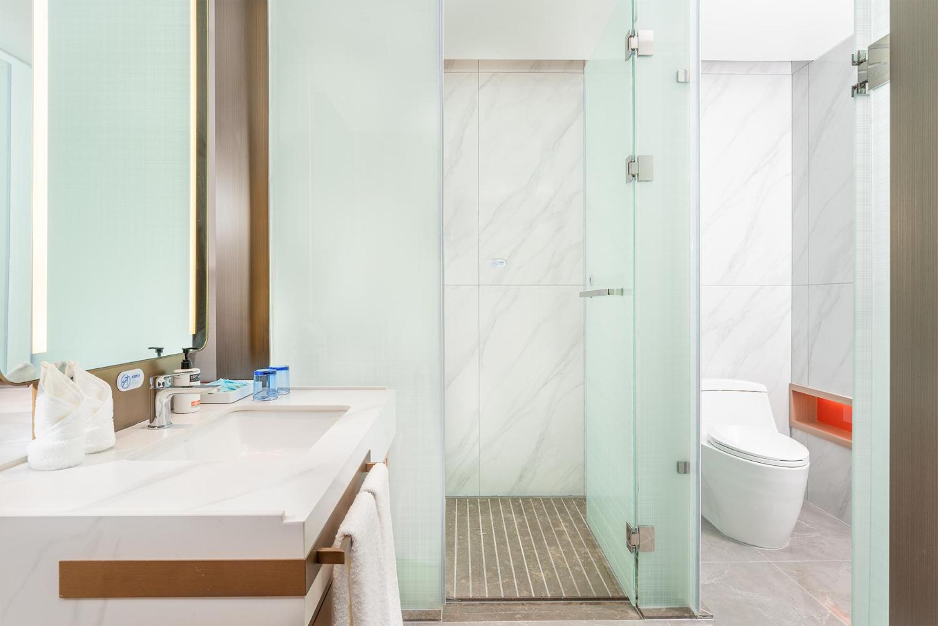 Standard King Room - Disability Access photo 2
