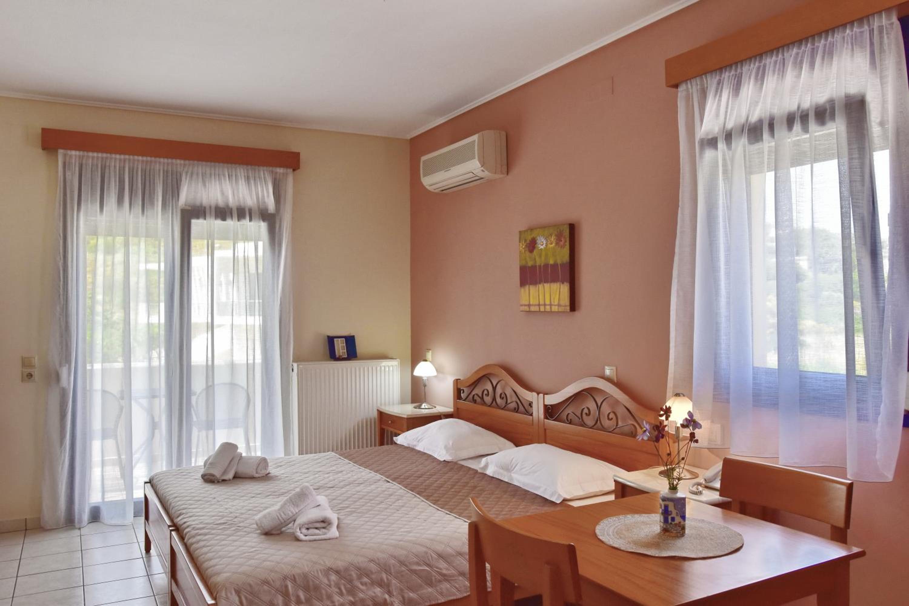 Double Room - Photo 3