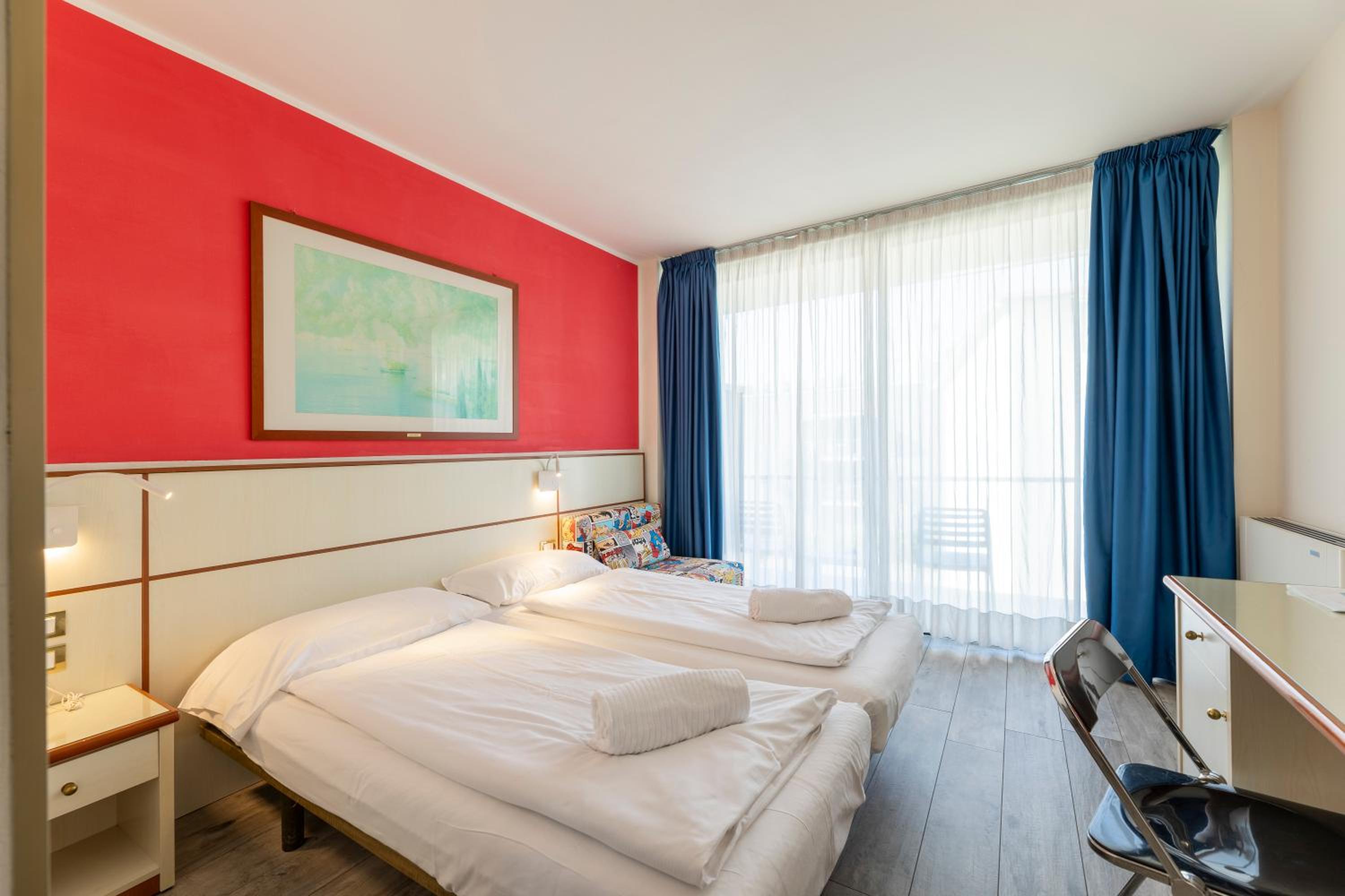 Double or Twin Room with Balcony and Garden View - Photo 1