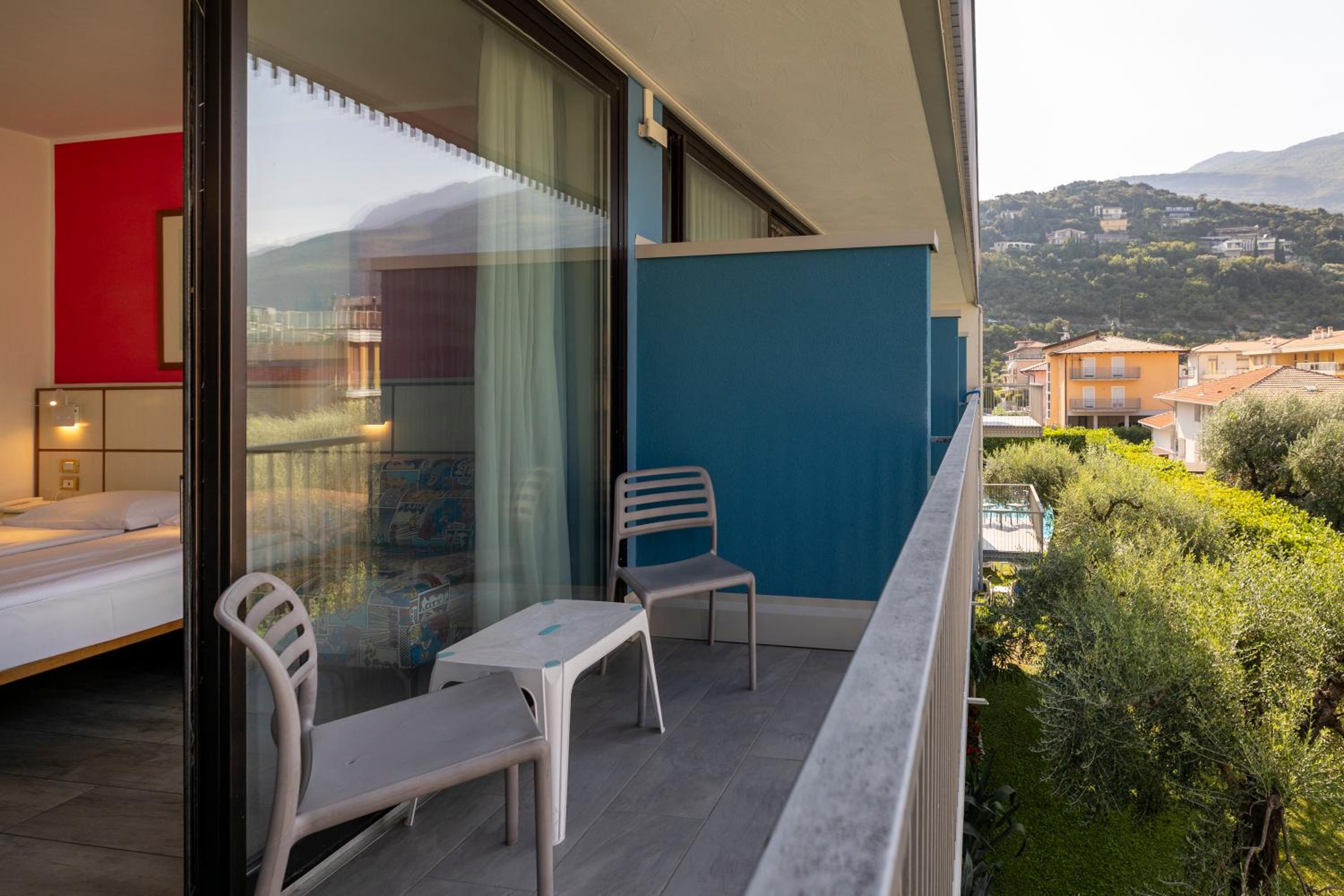 Double or Twin Room with Balcony and Garden View - Photo 5