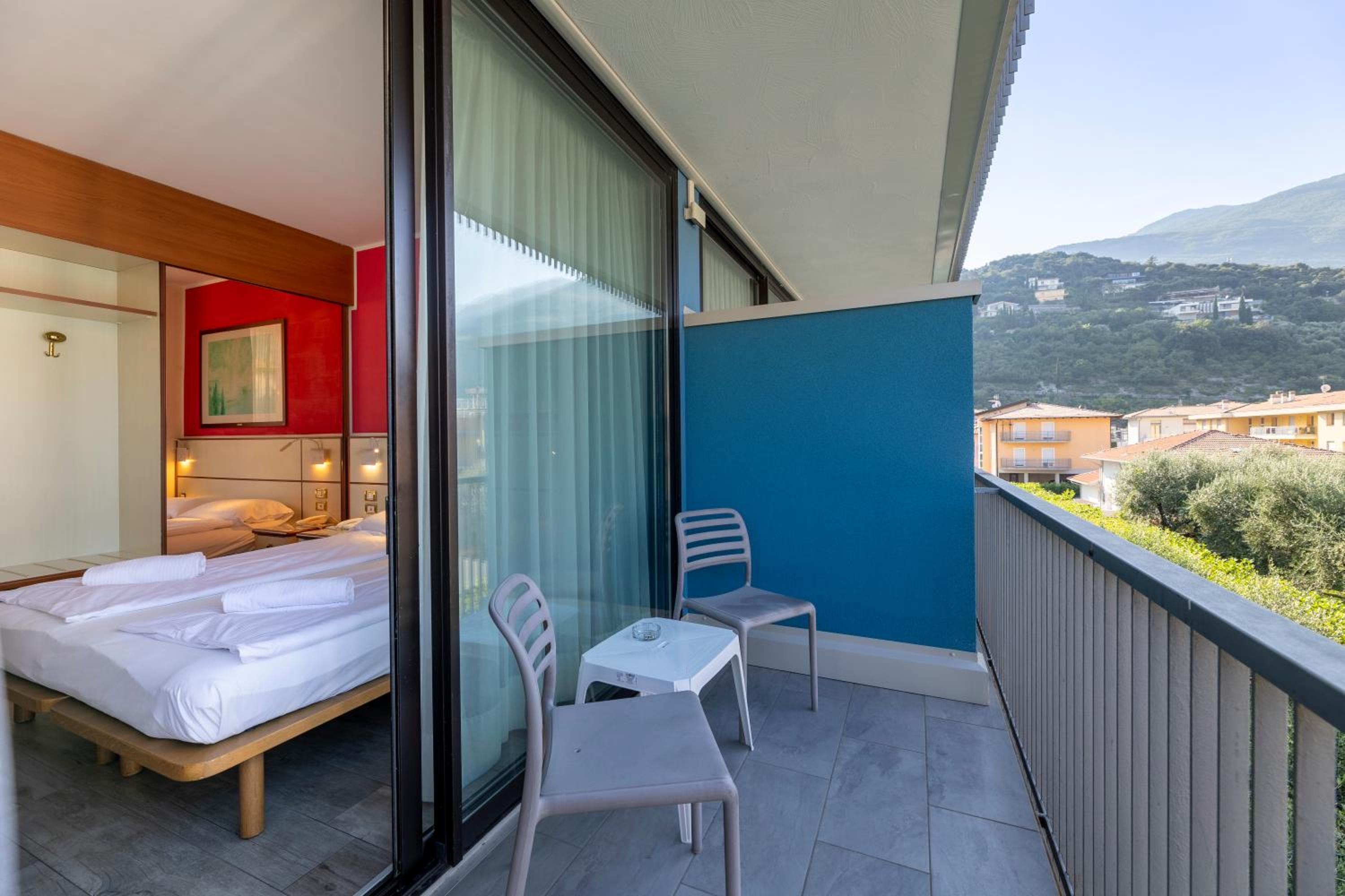 Double or Twin Room with Garden View - Photo 2