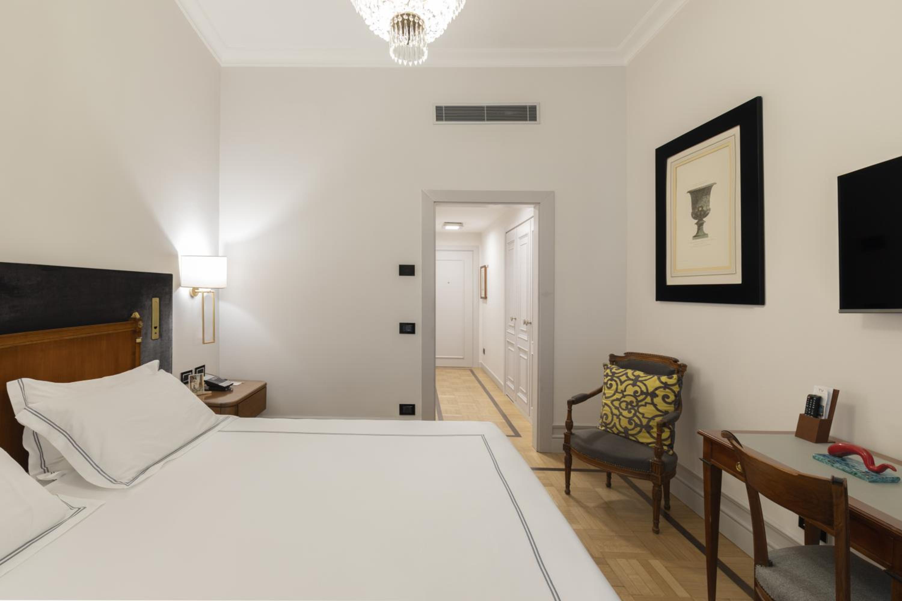 Standard Double or Twin Room - Photo 1
