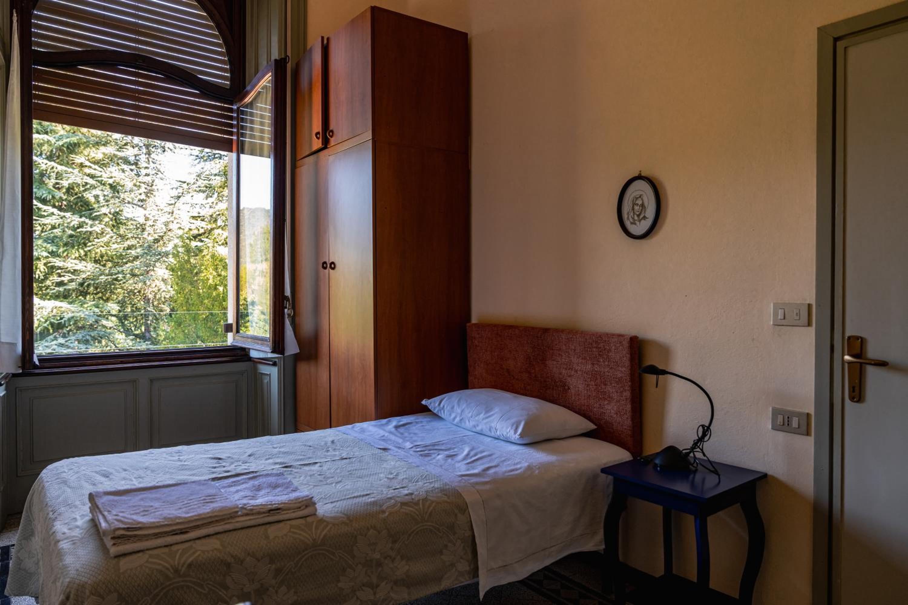 Single Room with Private Bathroom photo 1