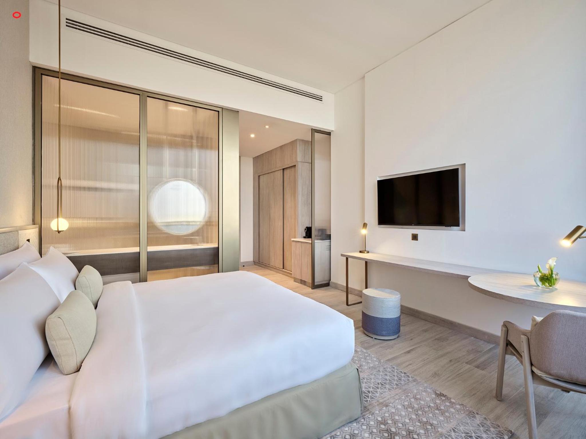 Deluxe King Room - Photo 1
