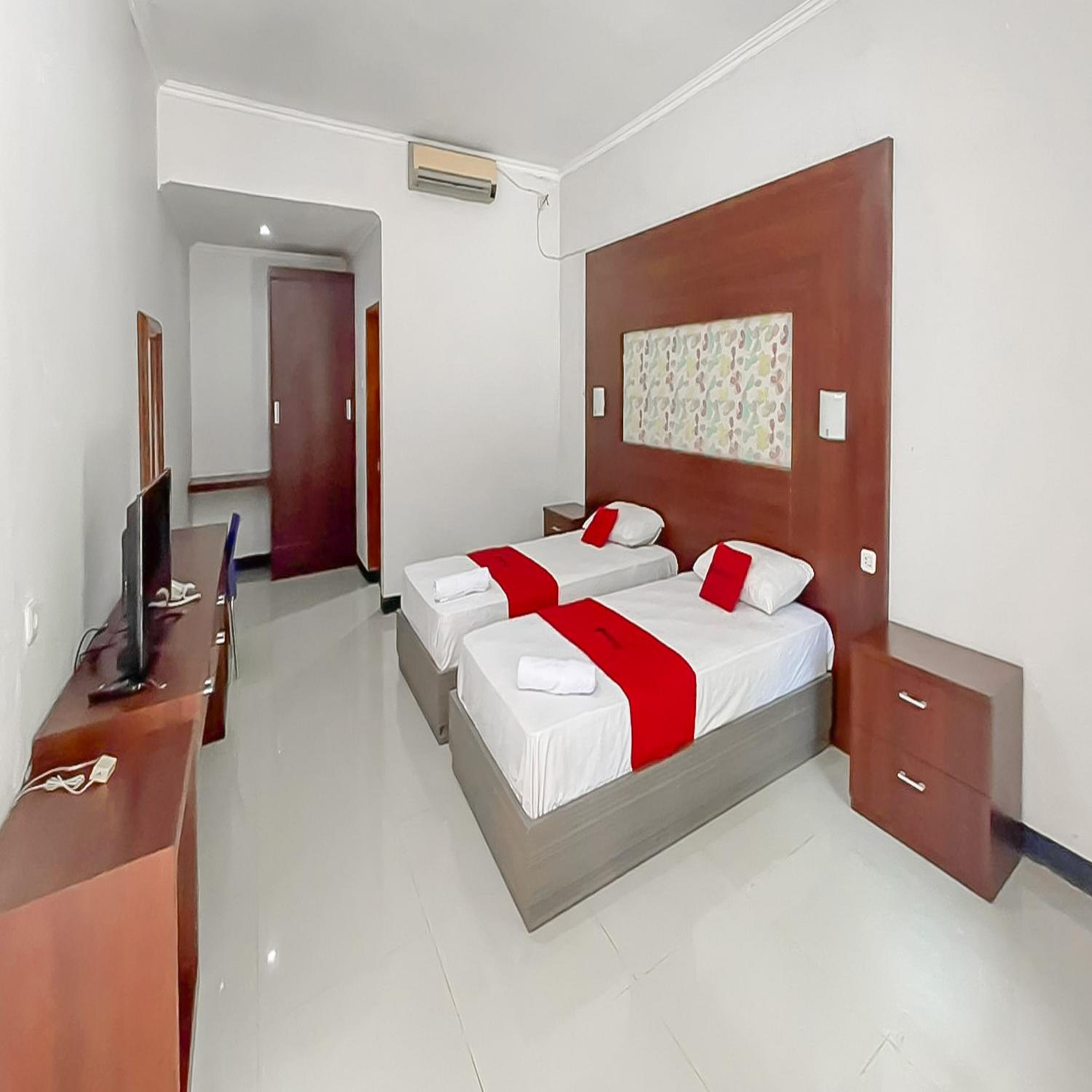 Deluxe Twin Room - Photo 2