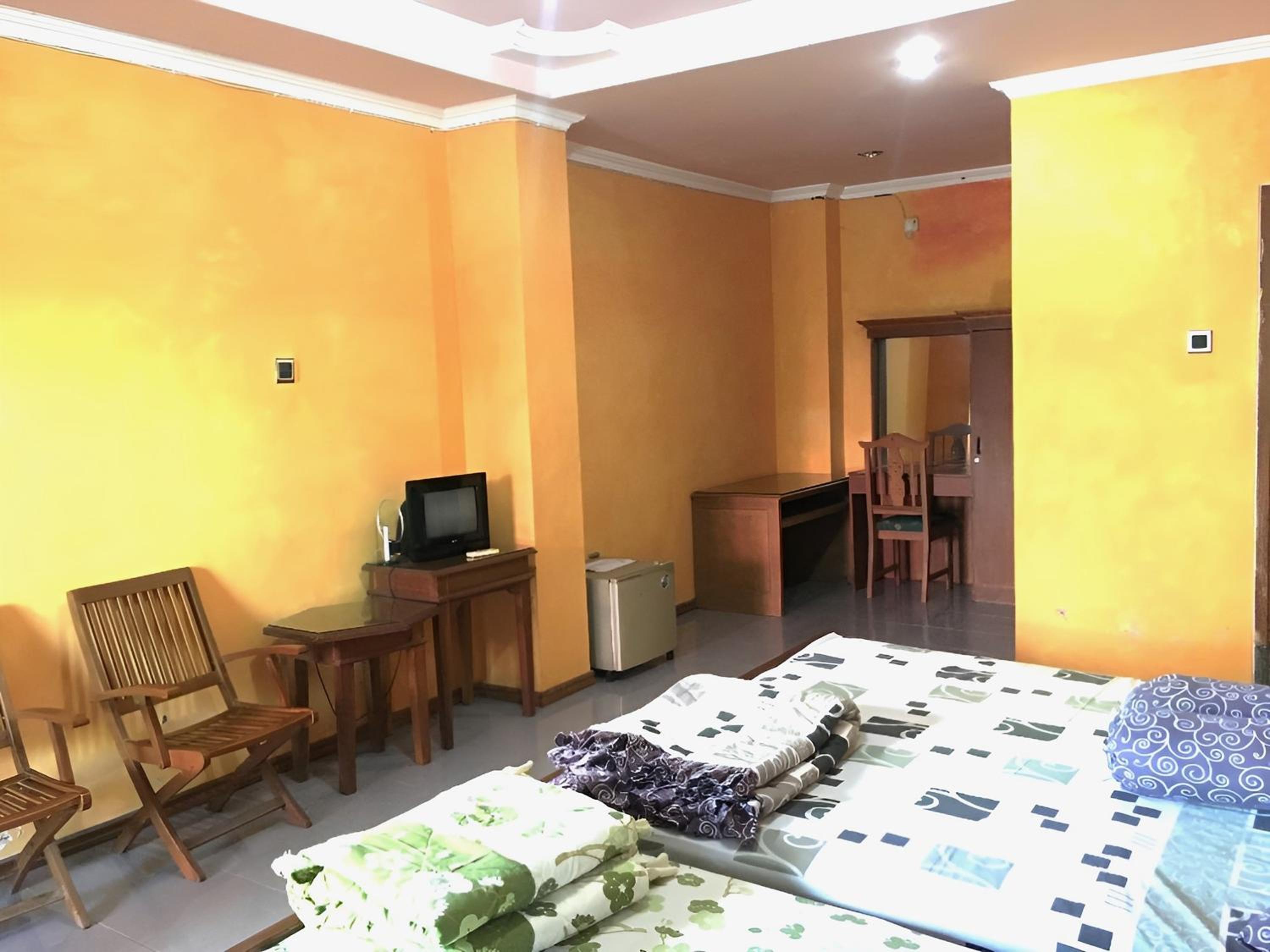 Family Room - Photo 3