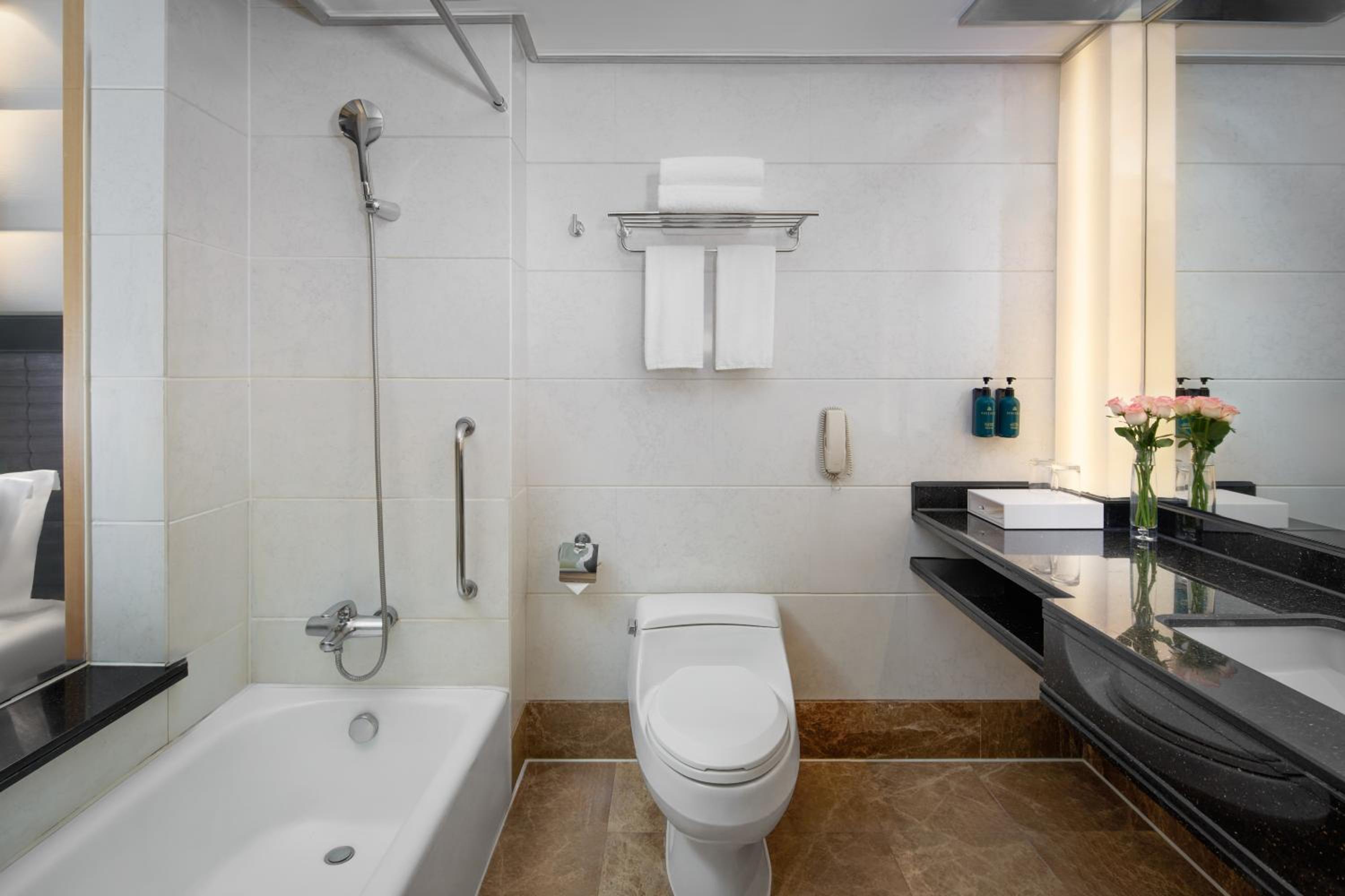 Premium Double Room with Two Double Beds - Photo 3