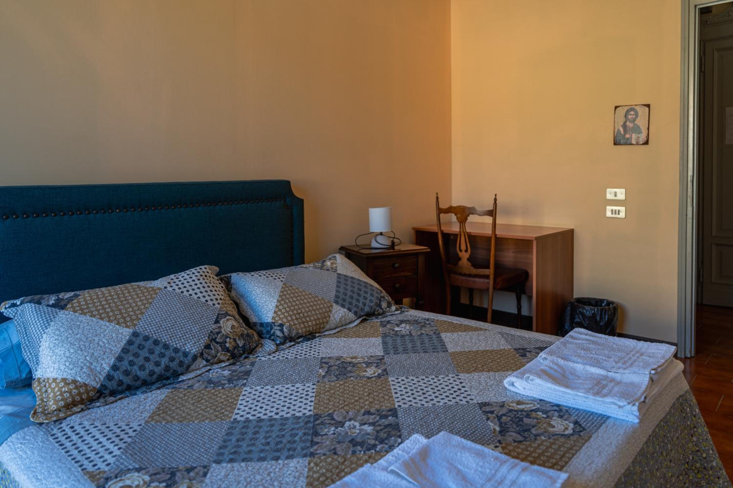 Double Room with Private Bathroom - Photo 6
