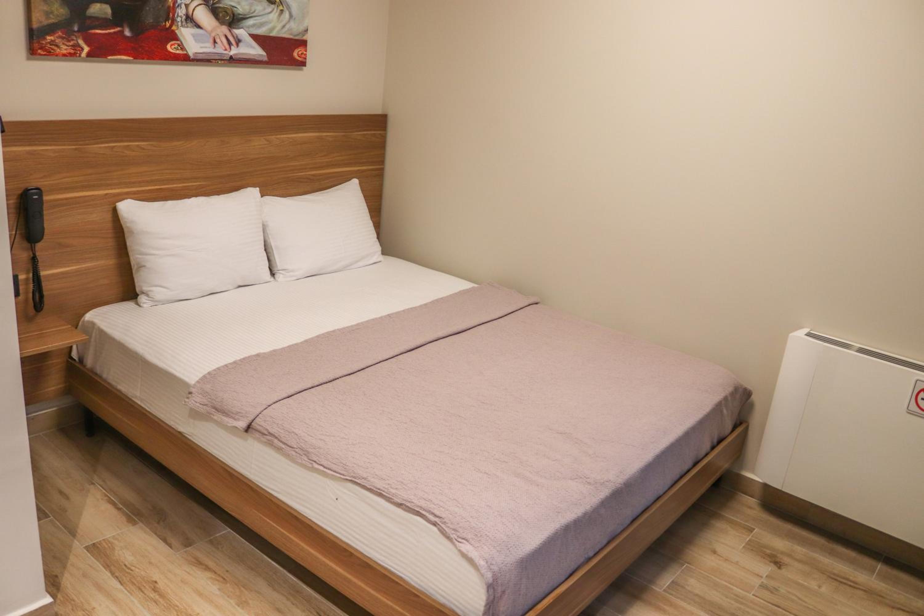 Budget Double Room photo 2