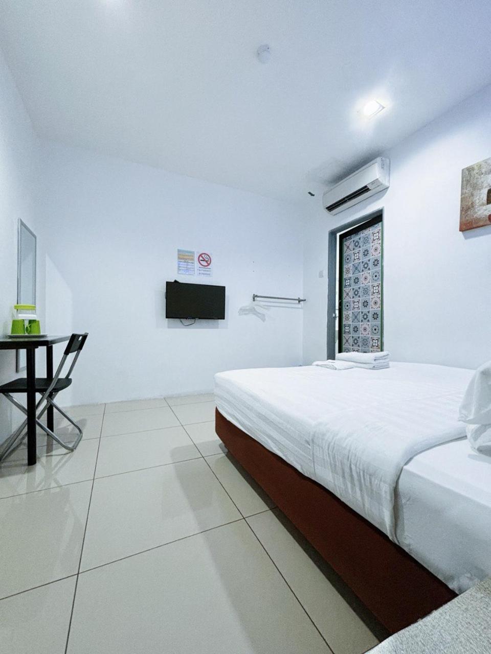 Deluxe King Suite