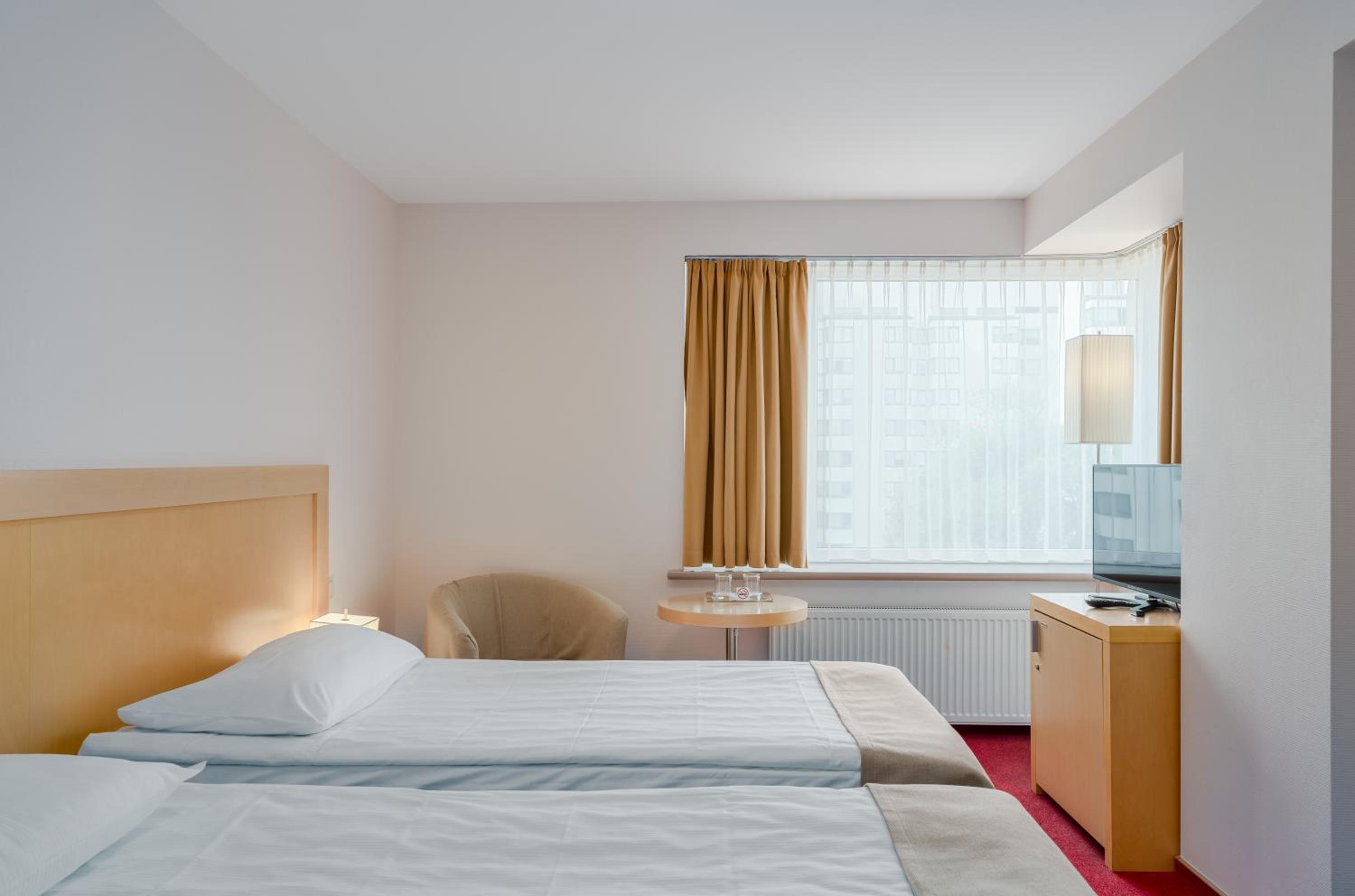 Standard Twin Room - Photo 2