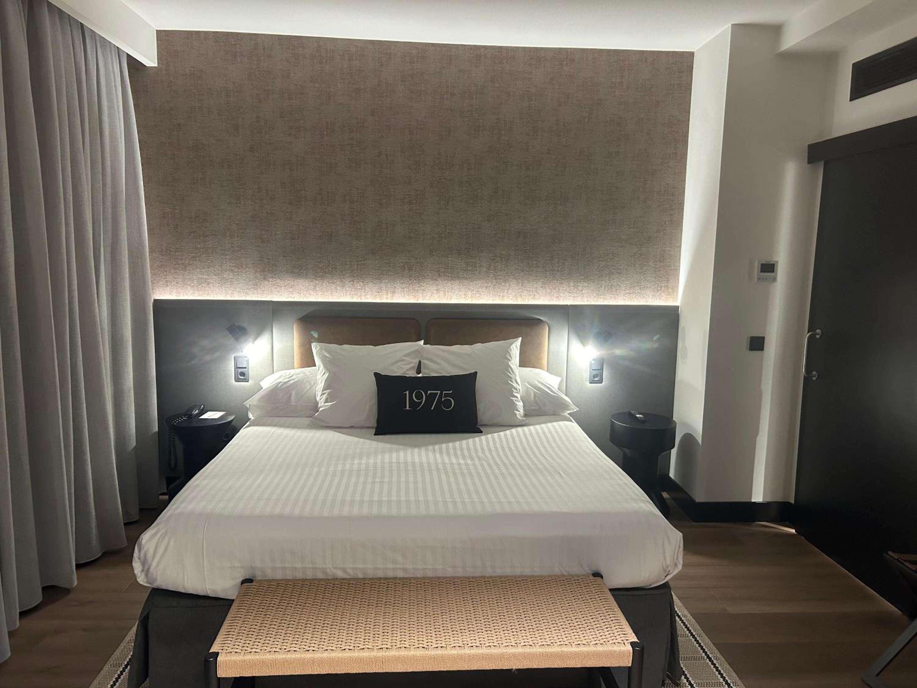 Suite with Terrace thumbnail 6