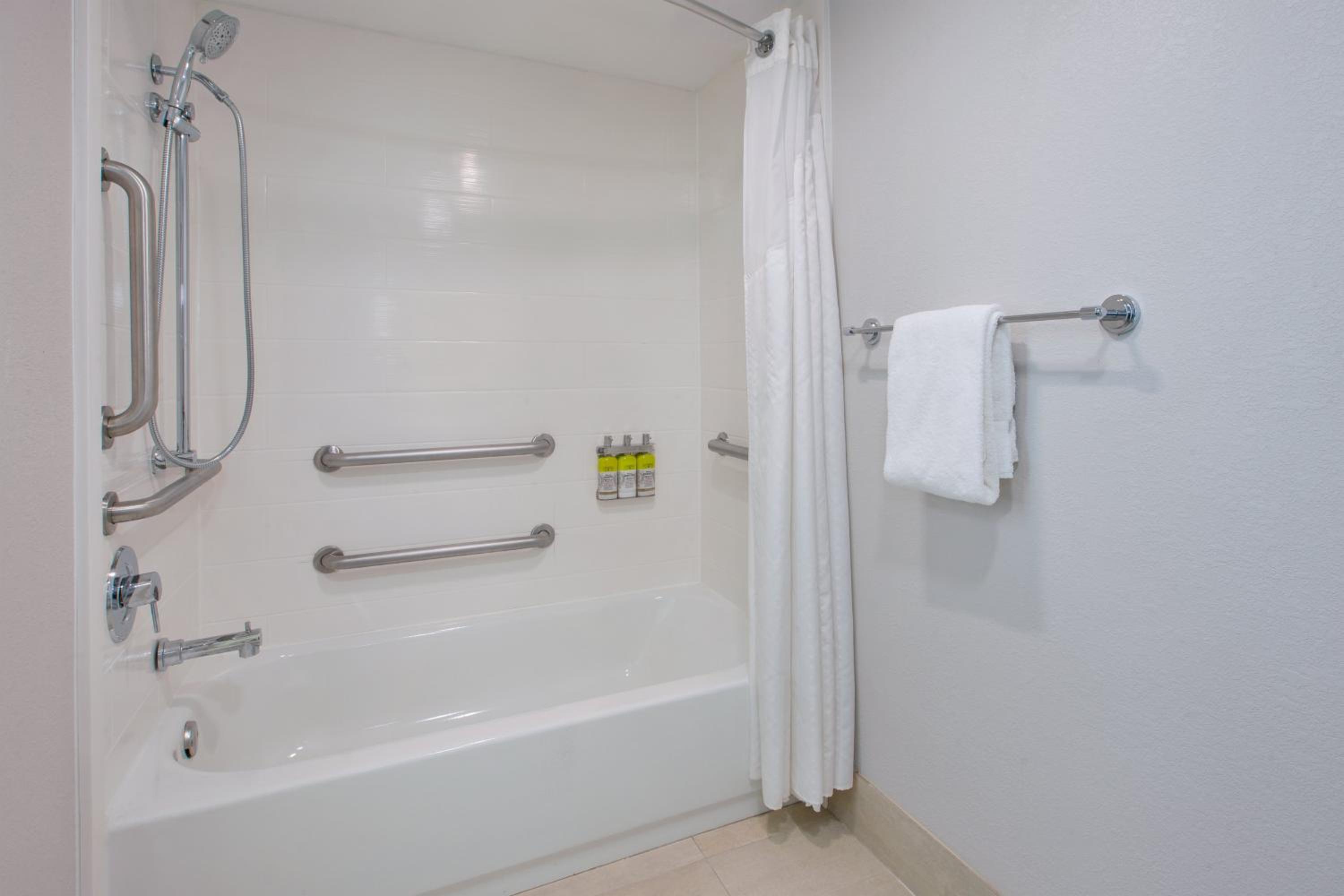 Standard King Room with Mobility Accessible Tub - Photo 7