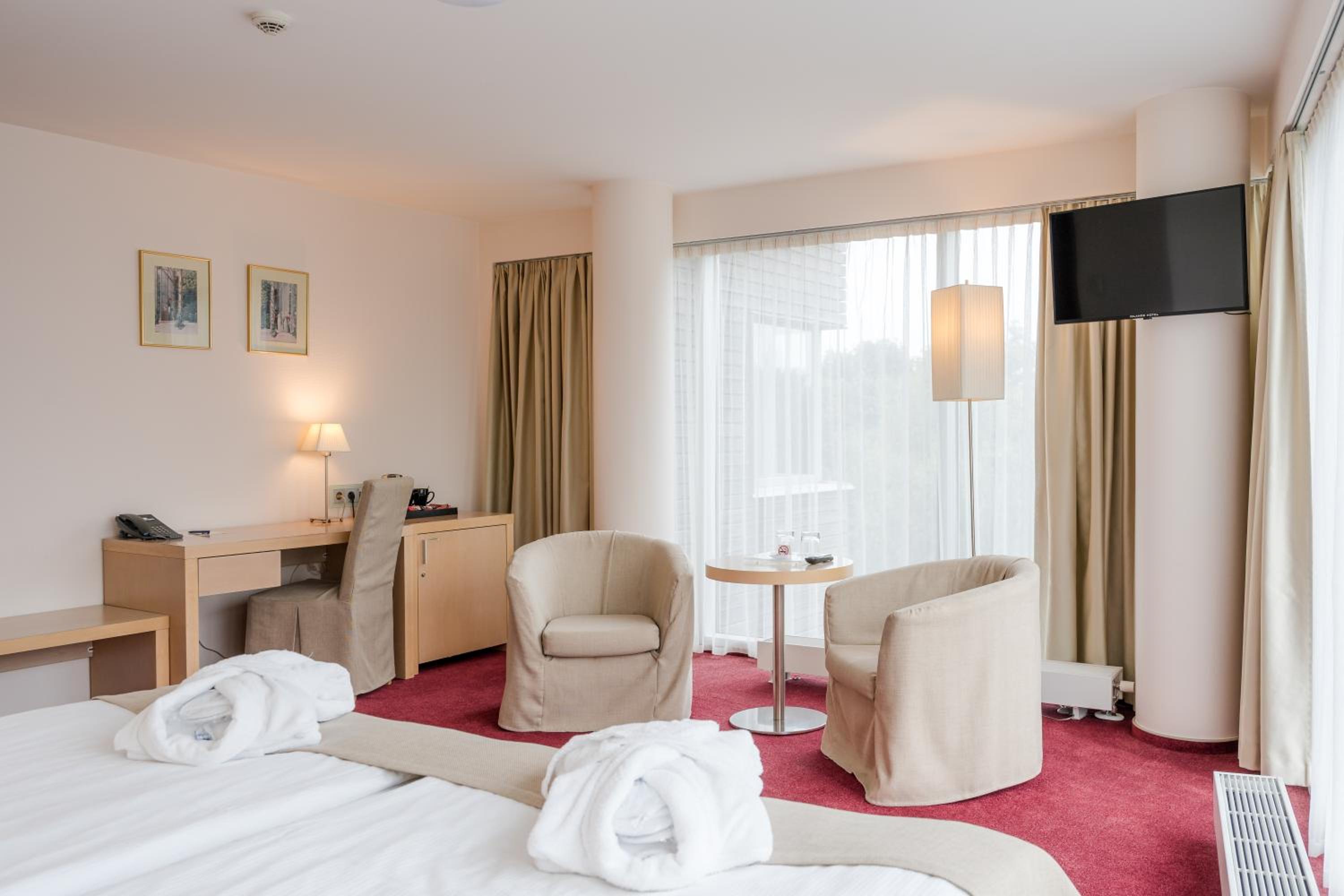 Deluxe Double Room with Gym Access - Photo 3