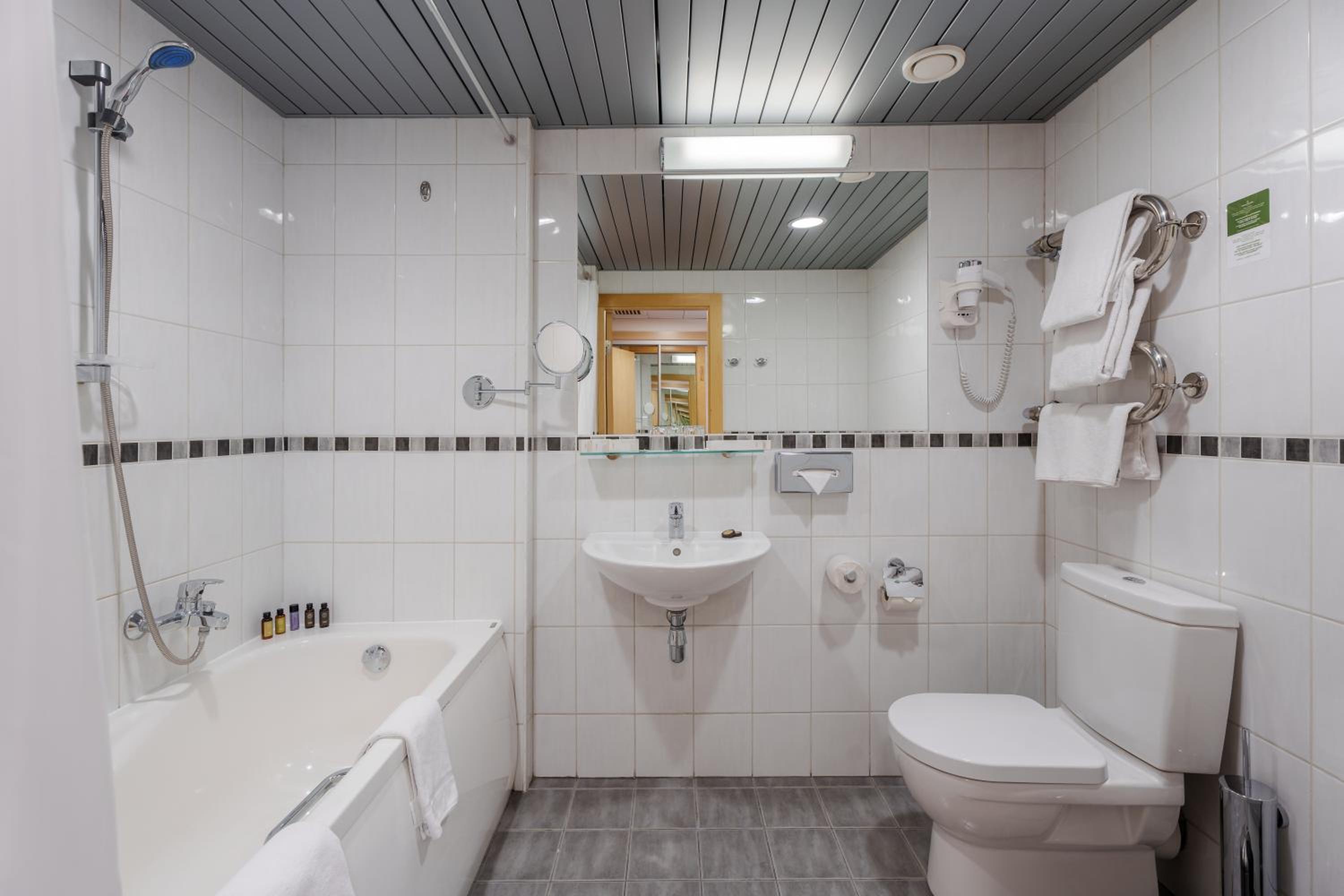 Deluxe Double Room with Gym Access - Photo 5