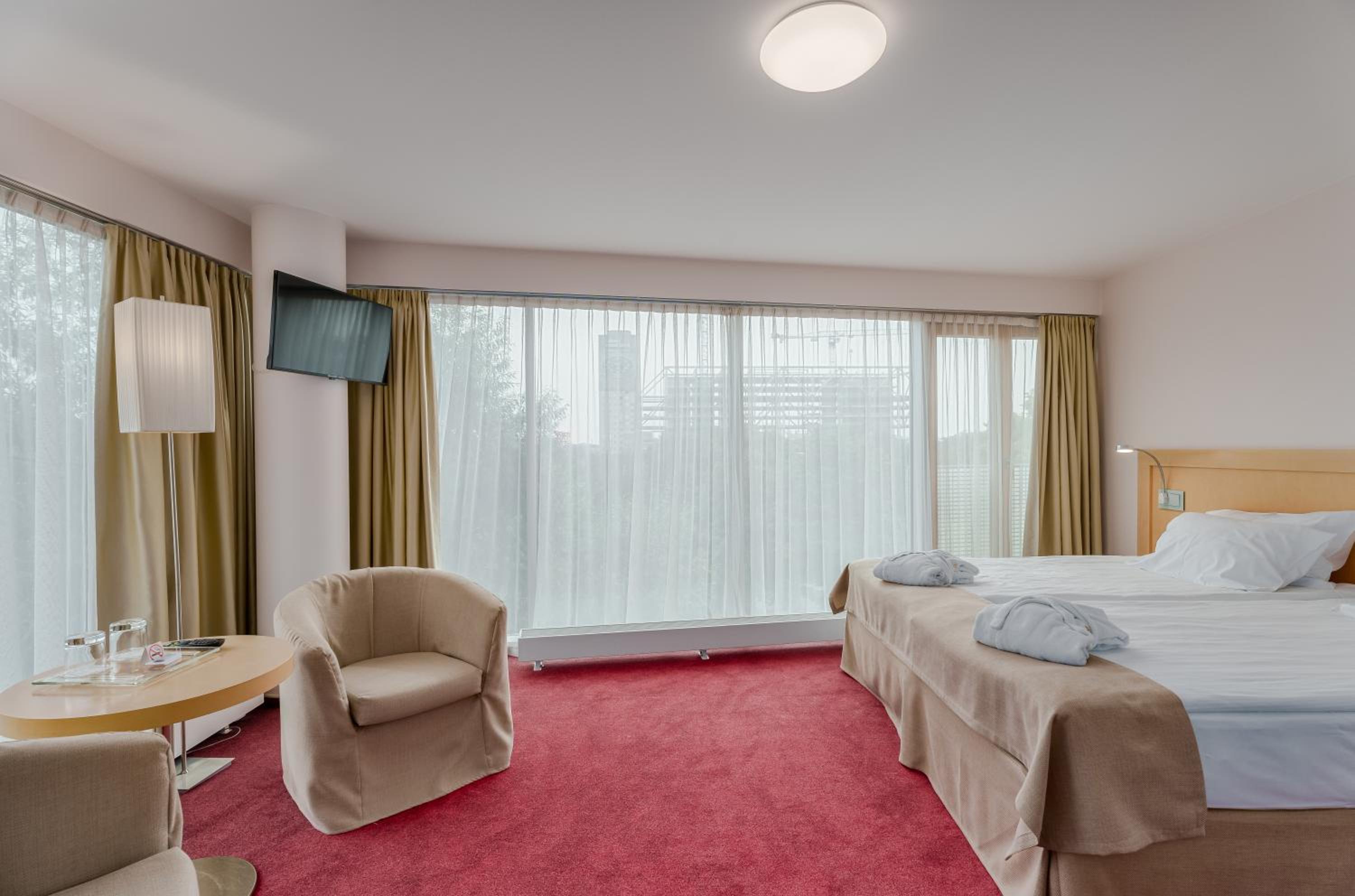 Deluxe Double Room with Gym Access - Photo 1