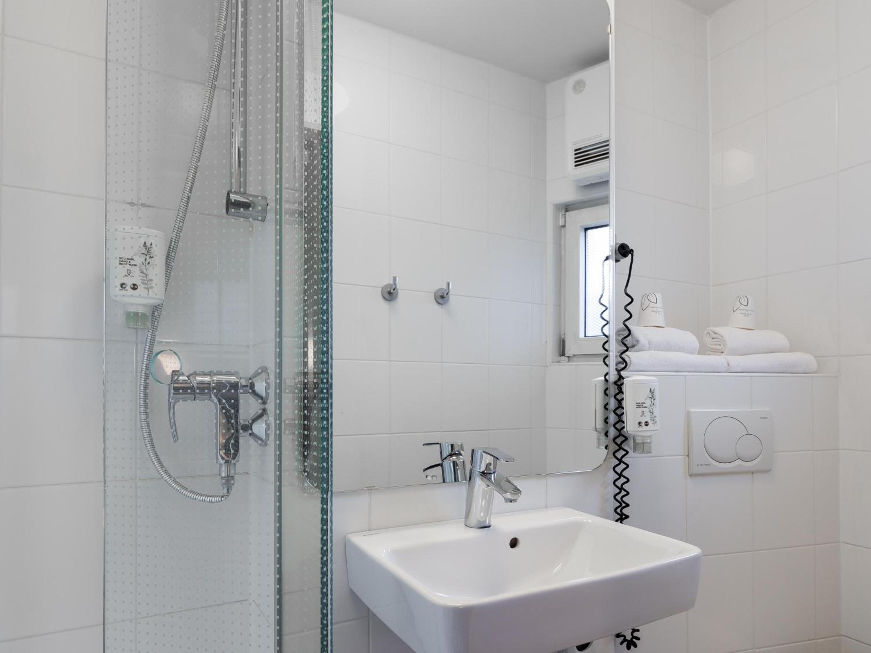 Double Room - Photo 6