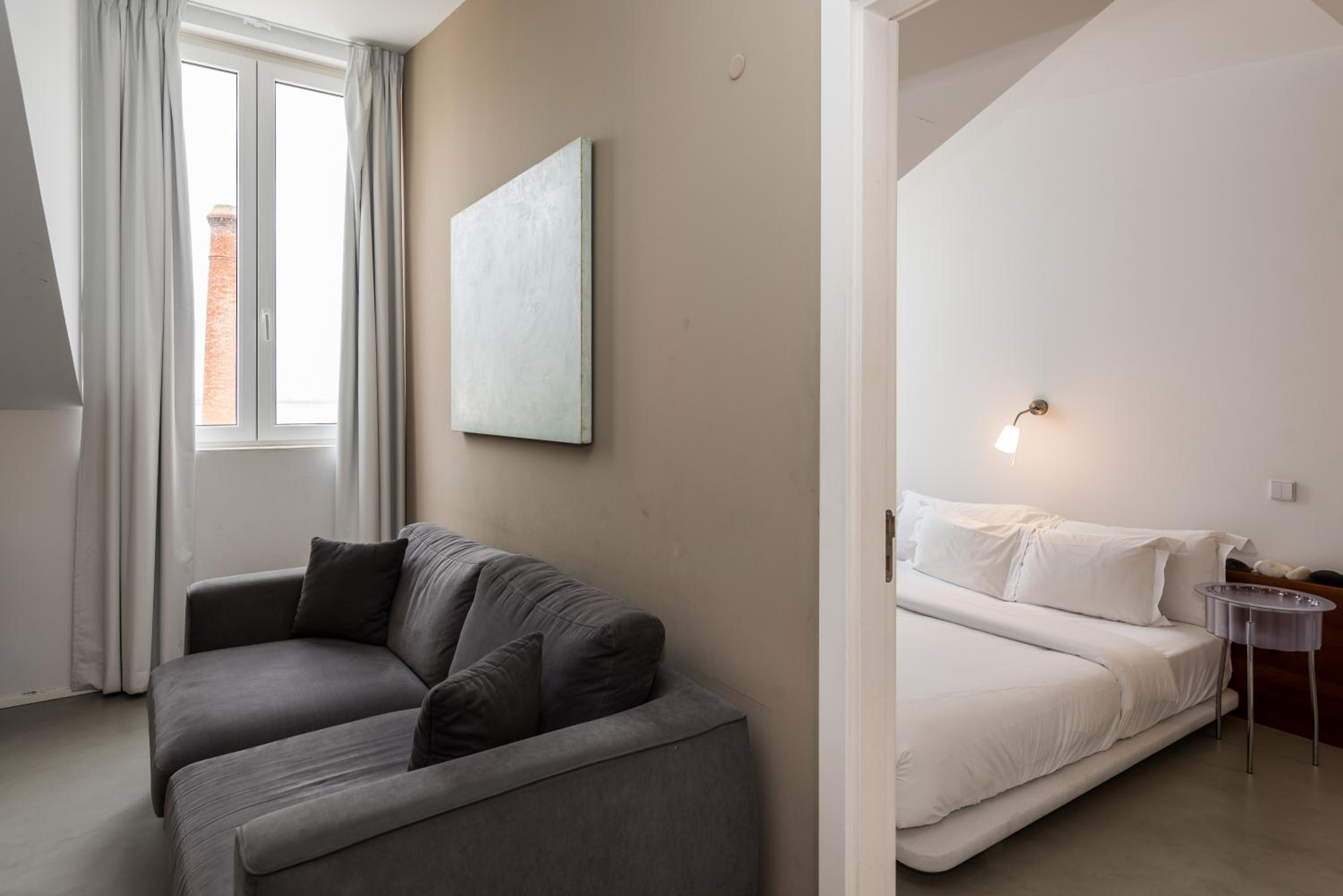 One-Bedroom Apartment with River View - Photo 4