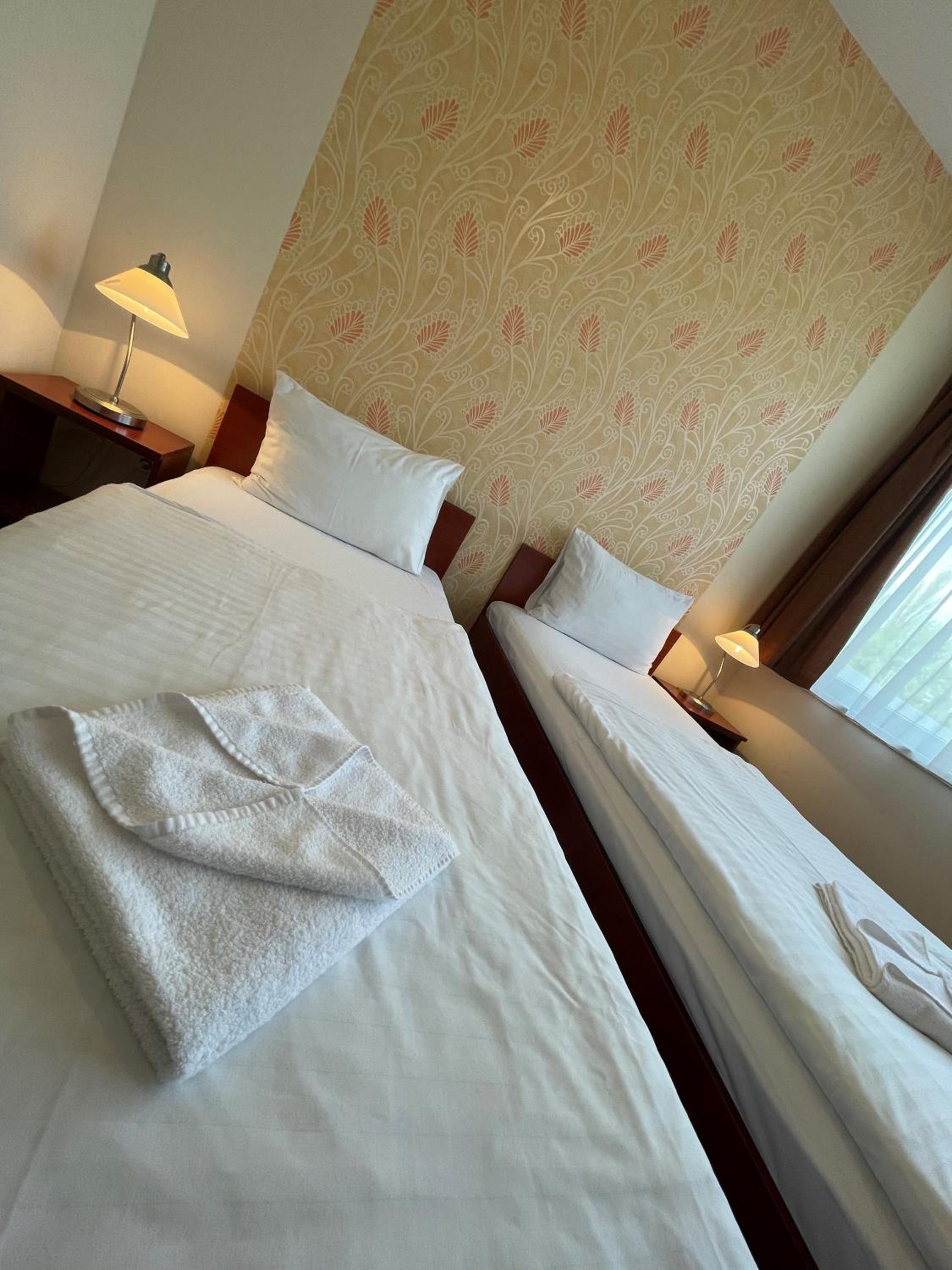 Standard Twin Room - Photo 2