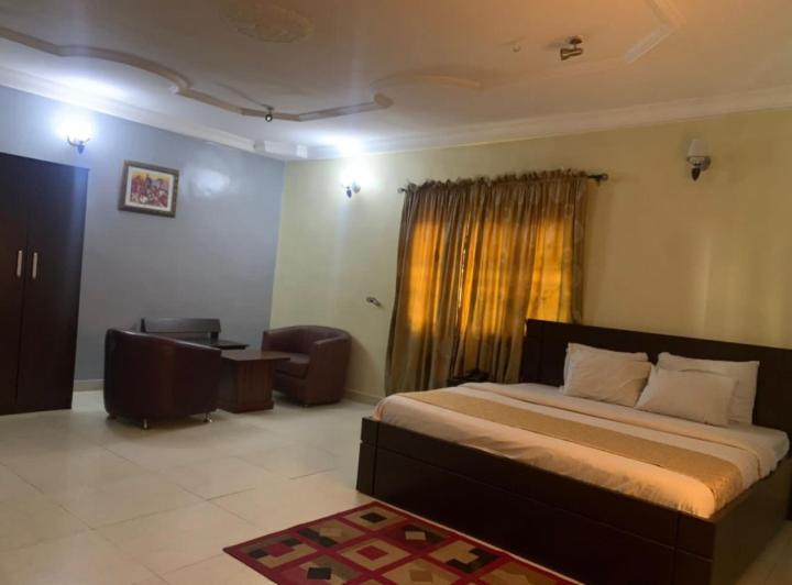 Superior King Suite