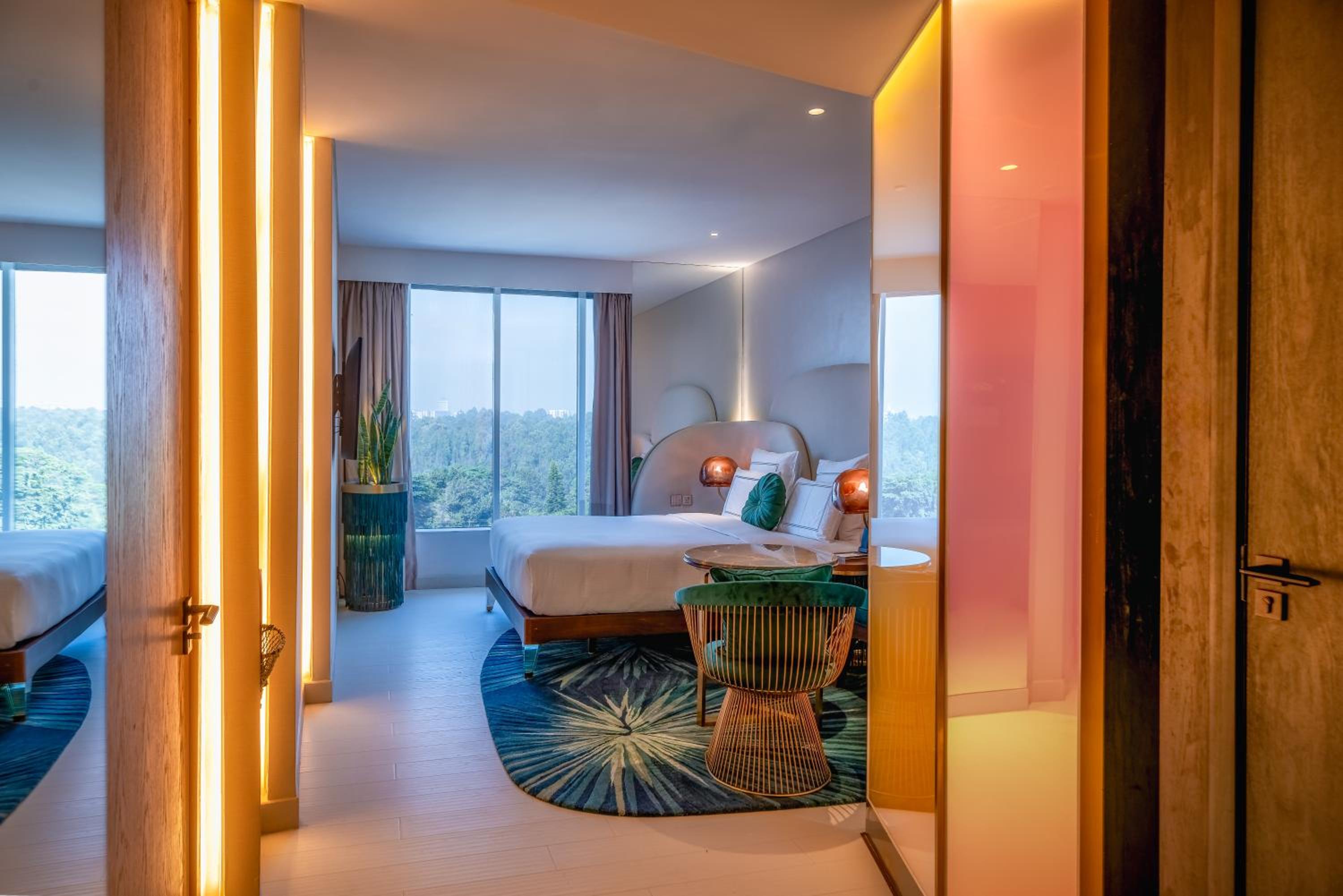 Superior King Room with Forest View