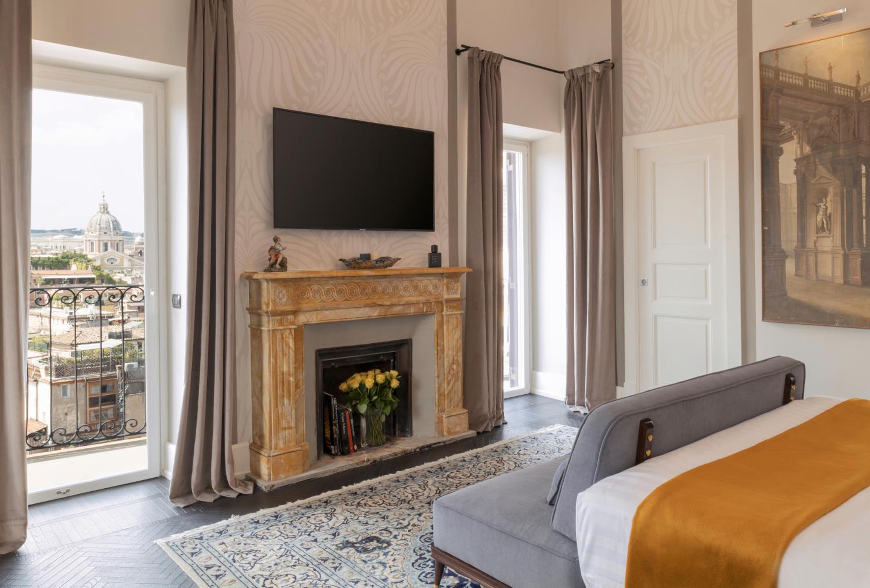 Suite with City View thumbnail 5