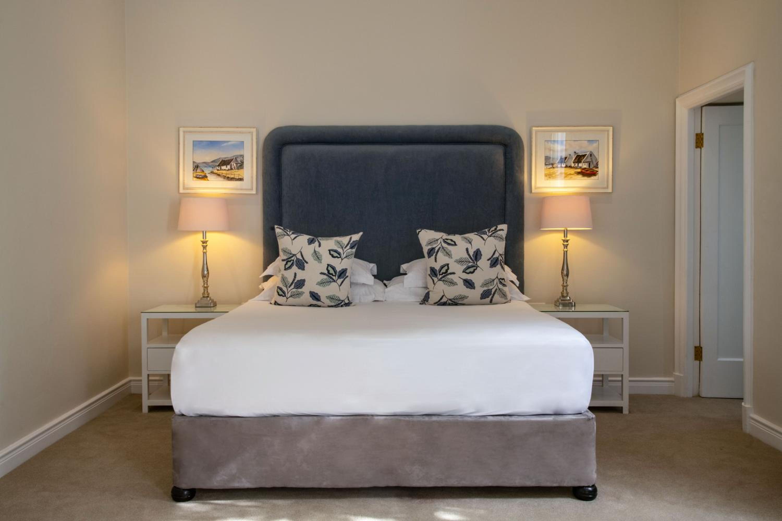 Standard Double Room - Photo 9
