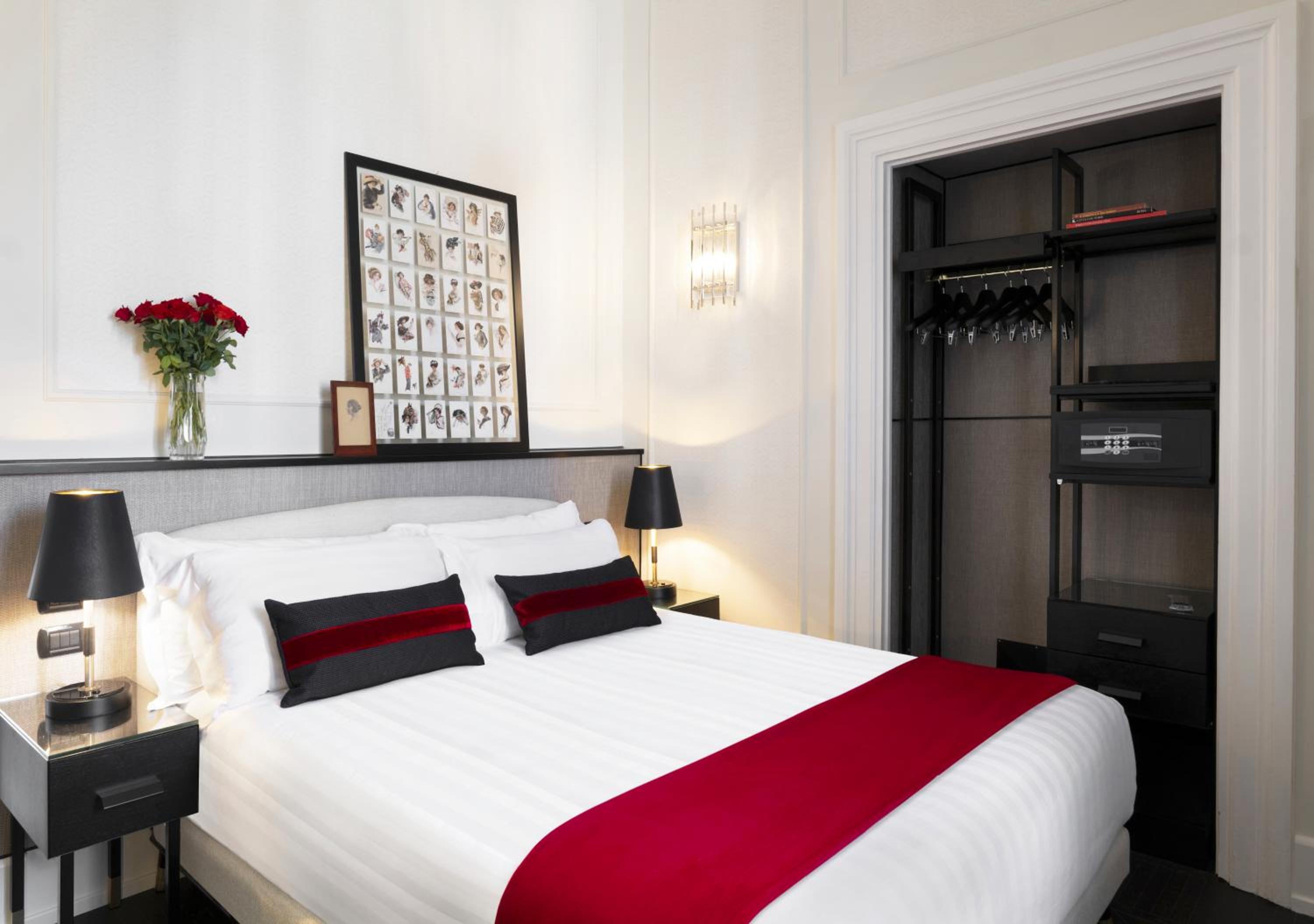 Superior Double Room with View thumbnail 5