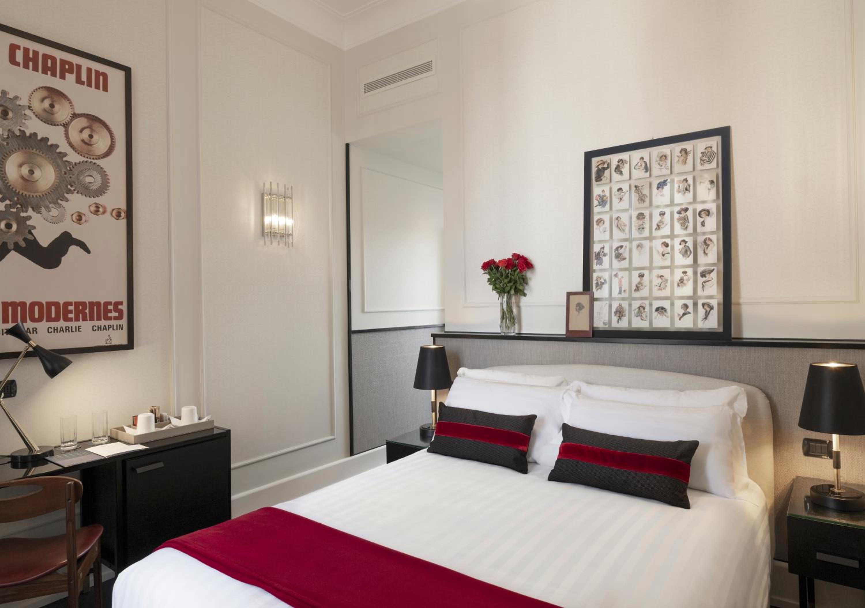 Superior Double Room with View thumbnail 6