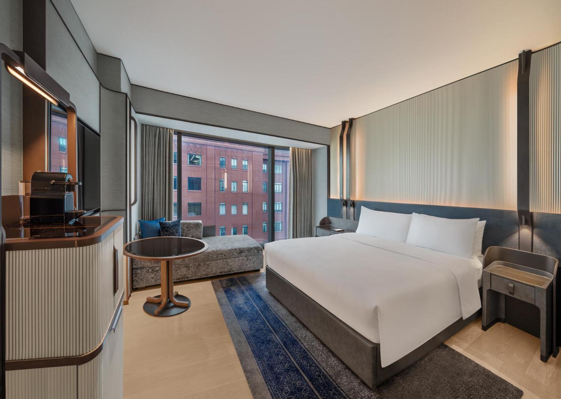 King Guest Room with City View photo 3