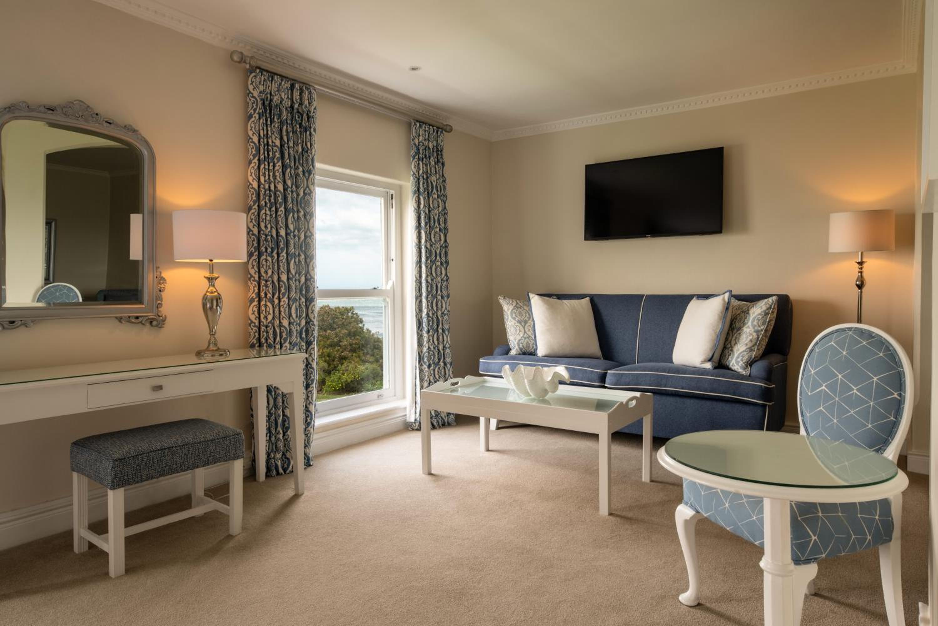 Premier Suite with Sea View - Photo 5