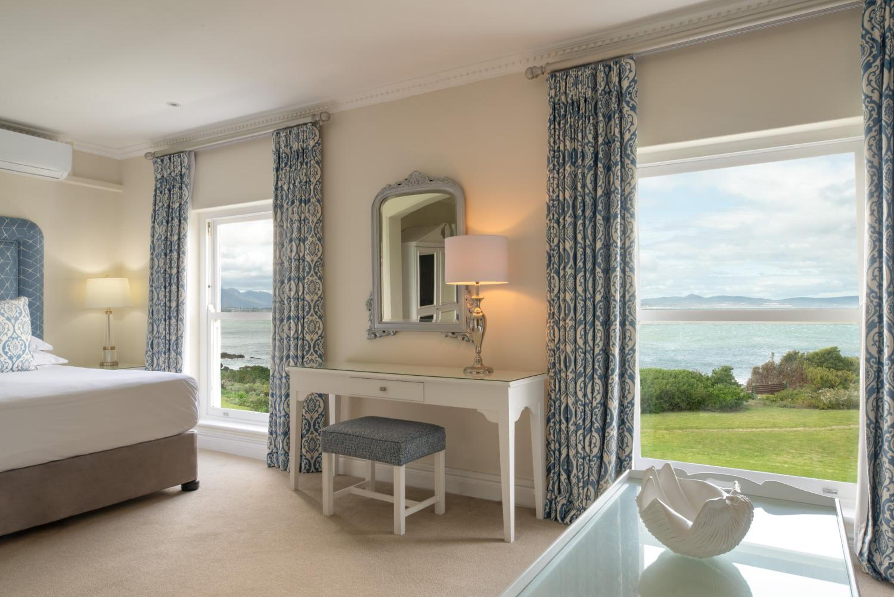 Premier Suite with Sea View - Photo 4